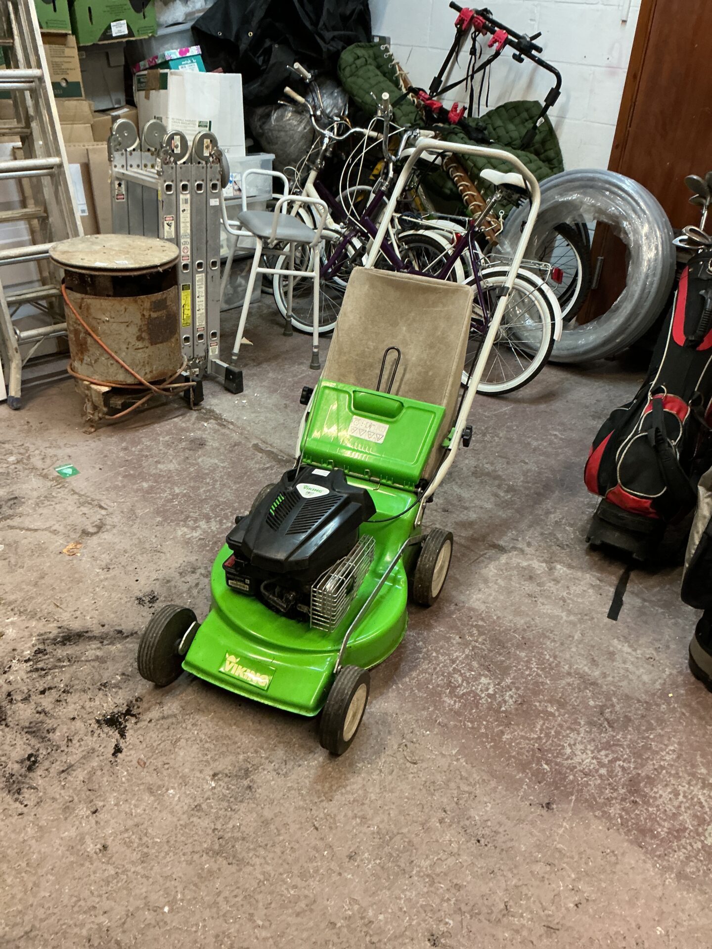 1269 Viking Petrol lawnmower