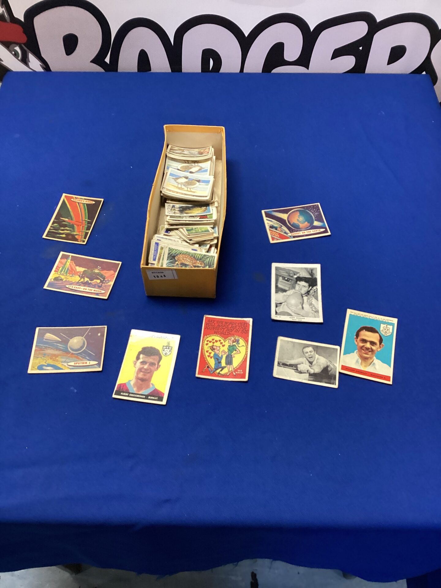 567 Small collection vintage cigarette cards & other collectible cards