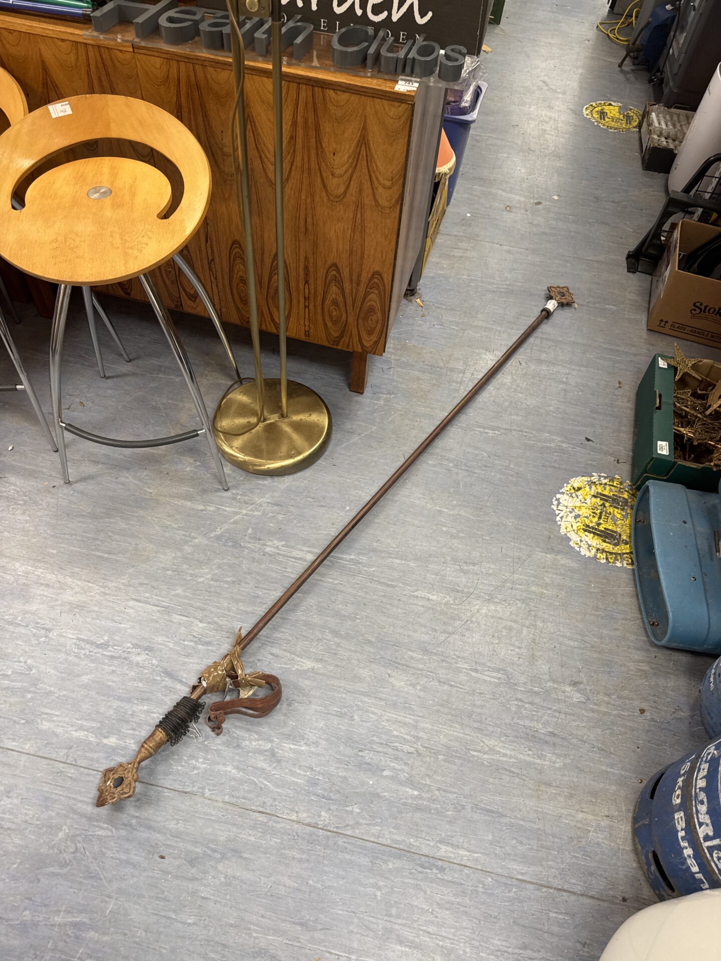 1140 Vintage metal curtain rail 7ft length approx – has some rust on one end