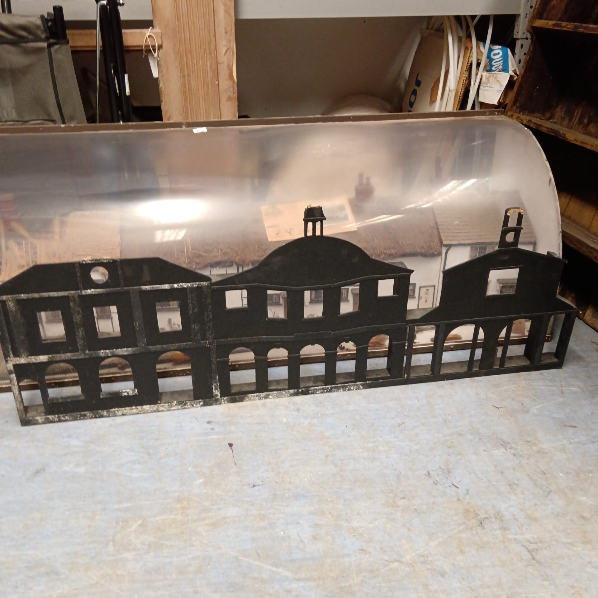 1137 Model silhouette of town buildings