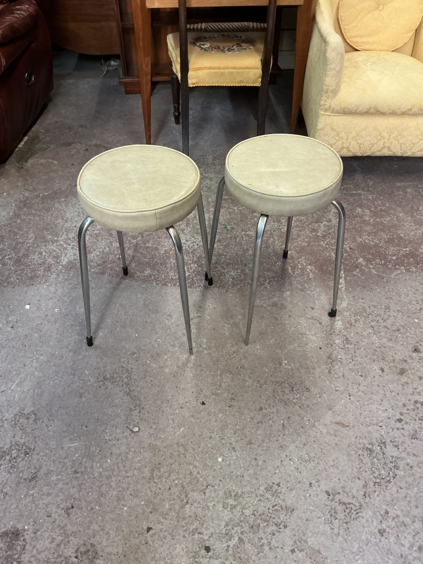 1071 Two vintage stools