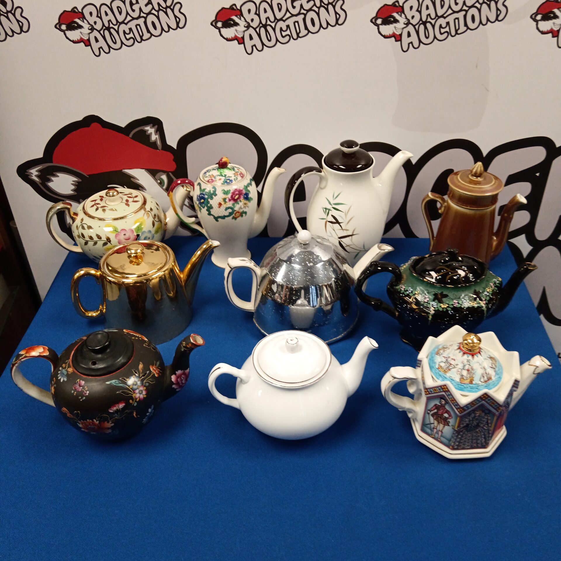 062 Lot of 10 teapots including sadler & royal doulton