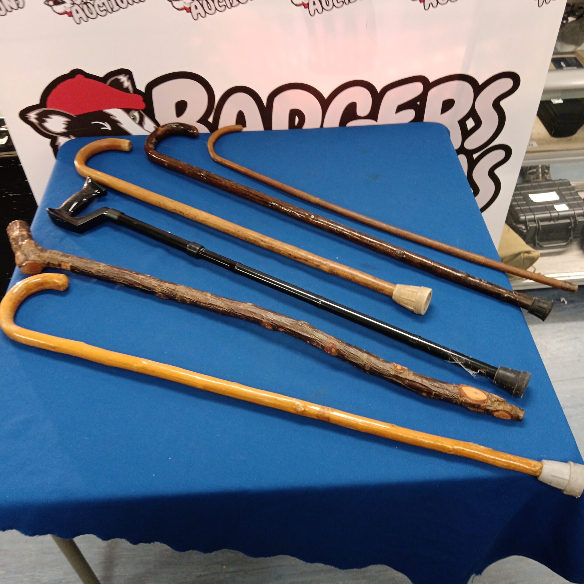 844 Bundle of 6 vintage walking sticks