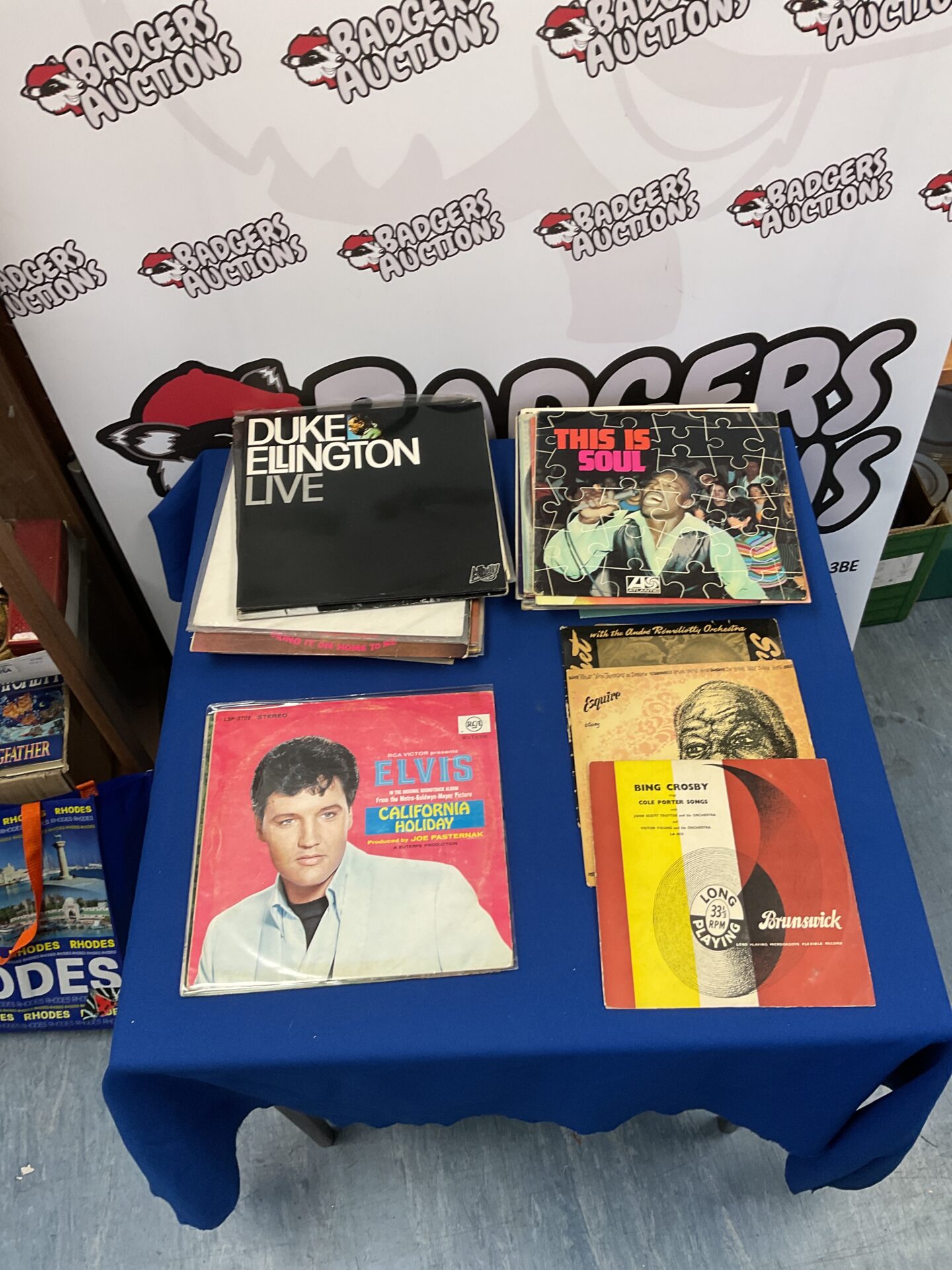 084 Bag of vinyl, incl. Soul, Motown, Elvis and more
