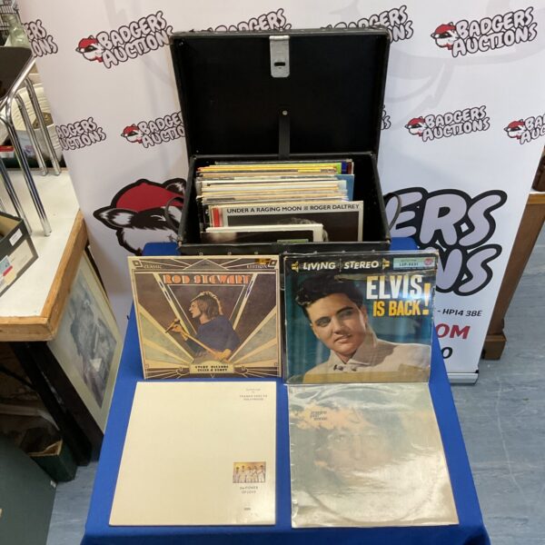 Vinyl record lot featuring Elvis Presley and other artists.