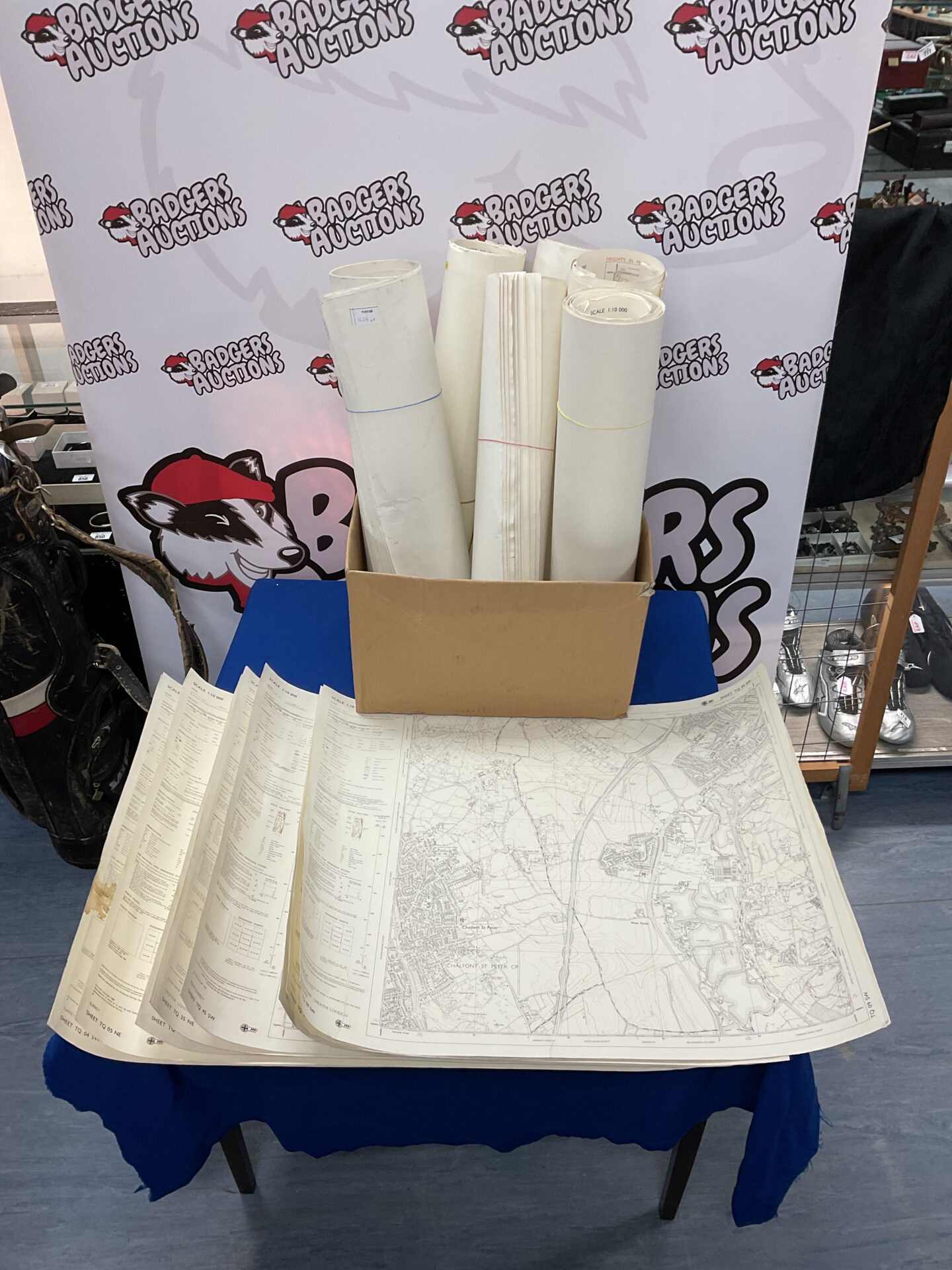 722 Collection of 70 1980s ordinance survey maps including Buckinghamshire, Hertfordshire & greater london