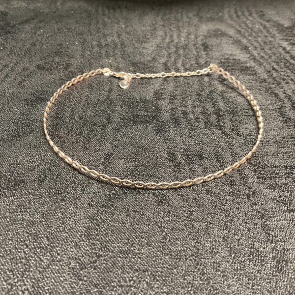 Delicate 925 silver choker necklace for a minimalist look.