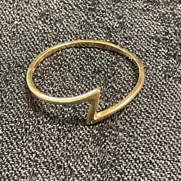 Delicate 9ct gold lightning bolt ring, stackable fashion jewellery.