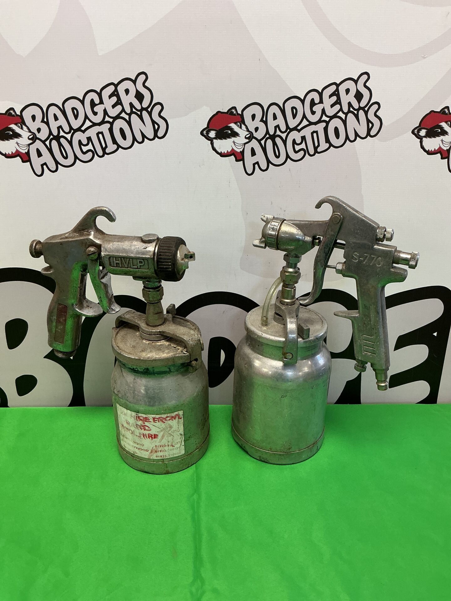 933 Two air spray guns inc HVLP