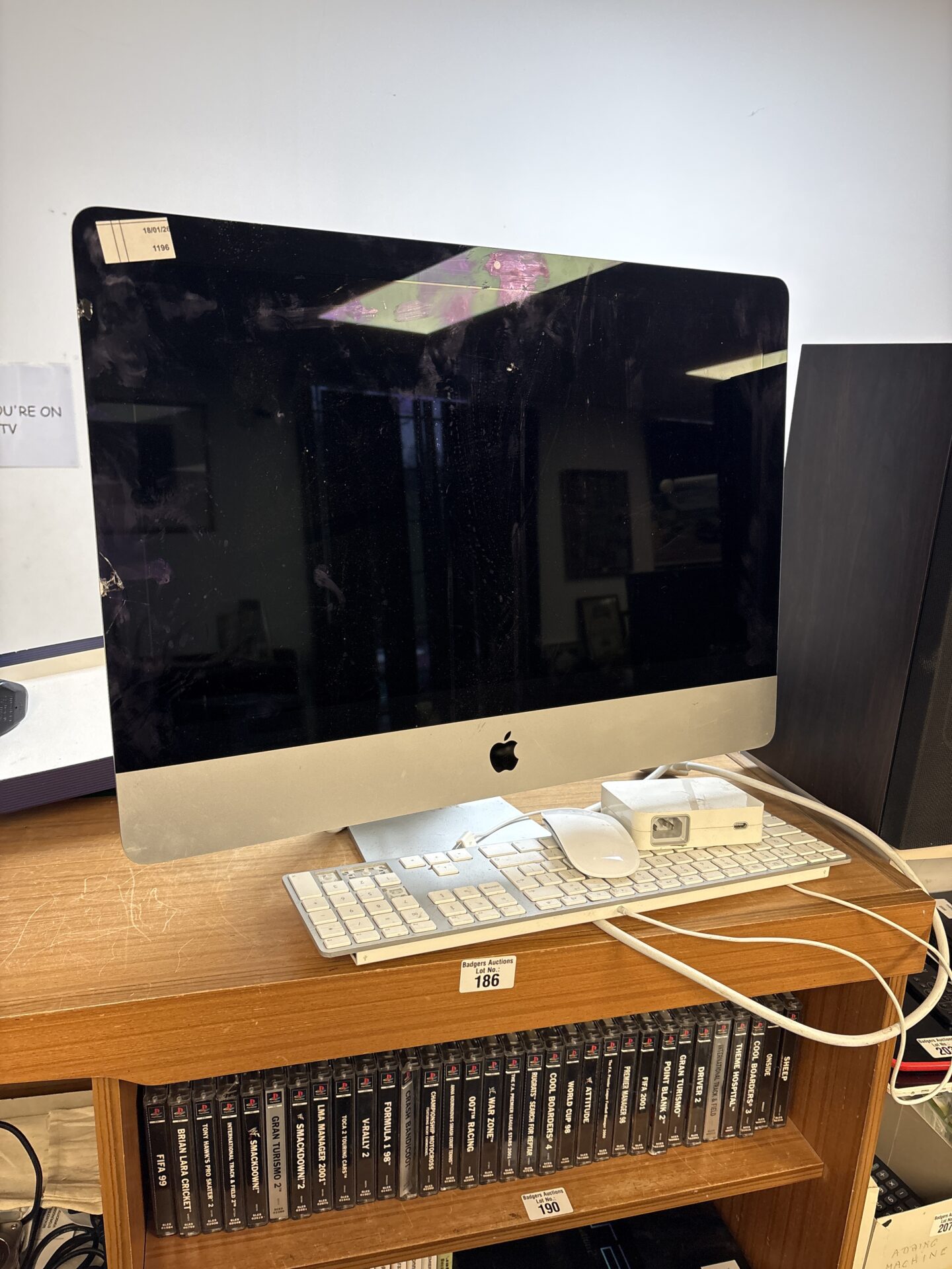 186 Apple iMac model A1 418 with keyboard and mouse
