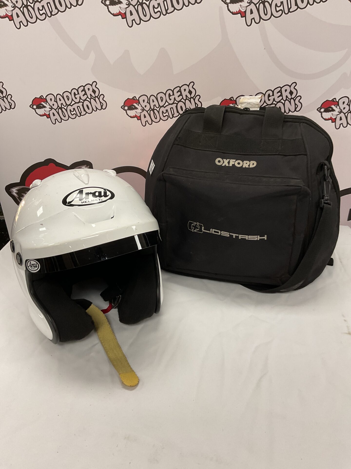 884 Arai Gp-j3 snell sa race helmet size L wit Oxford Oiliostash Racing helmet bag worn on grand tour