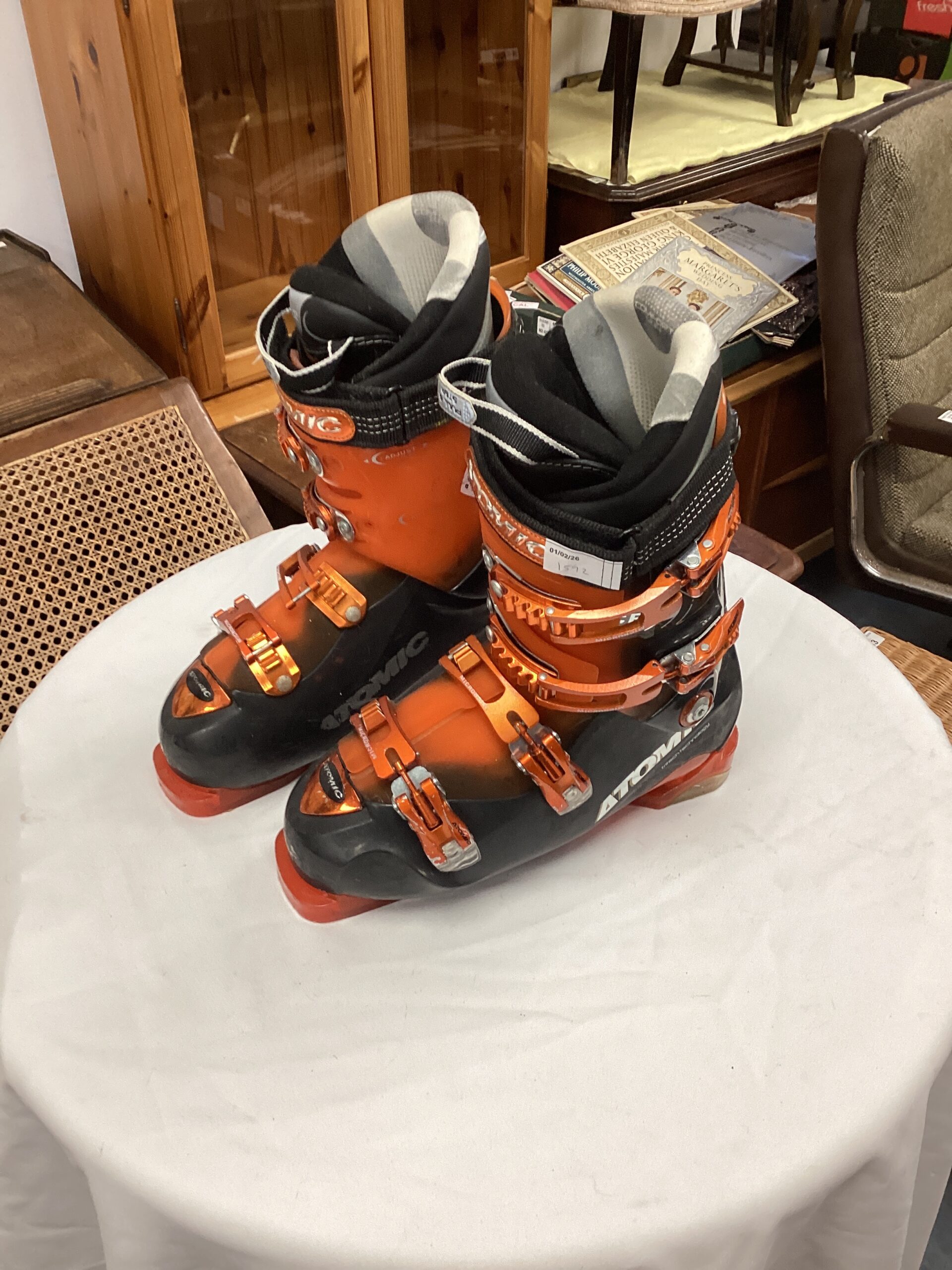 558 Pair of atomic ski boots size unknown