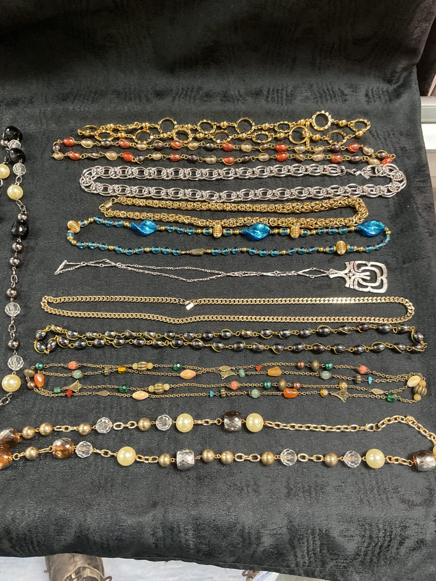 760 Tray of assorted chunky costume jewellery necklaces