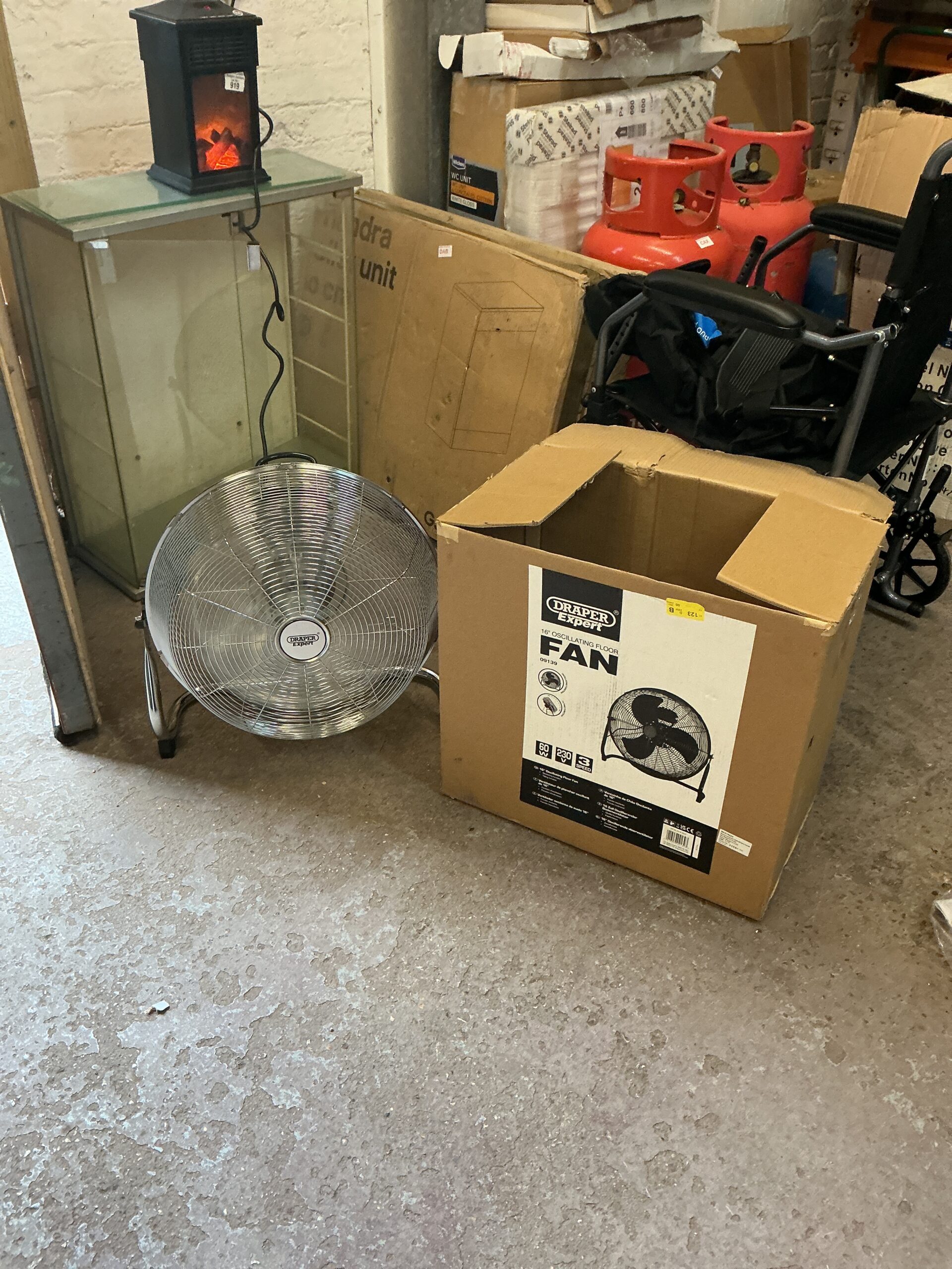 1214 Draper 16” Oscillating Floor Fan in working order as new