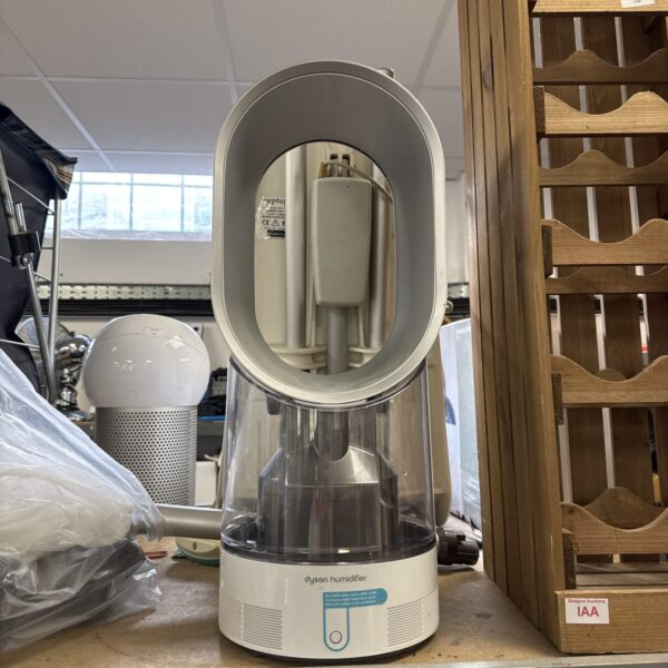 Dyson AM09 humidifier body, modern air purification appliance.