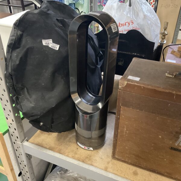 Dyson hot and cold bladeless fan for spares or repair.