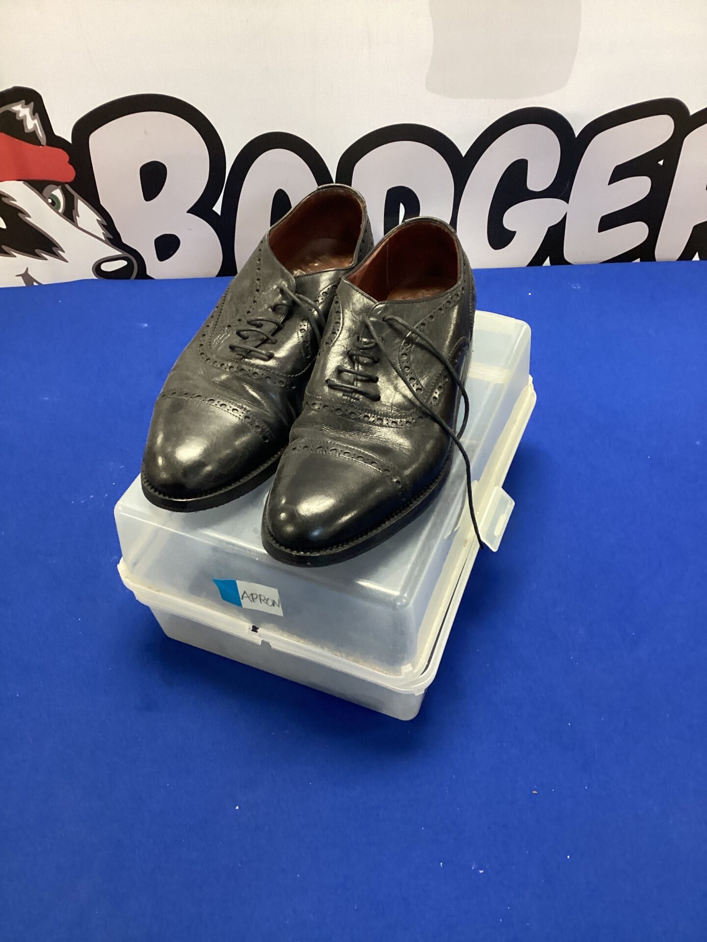 513 Pair of George and Hog Italian black leather shoes size 5