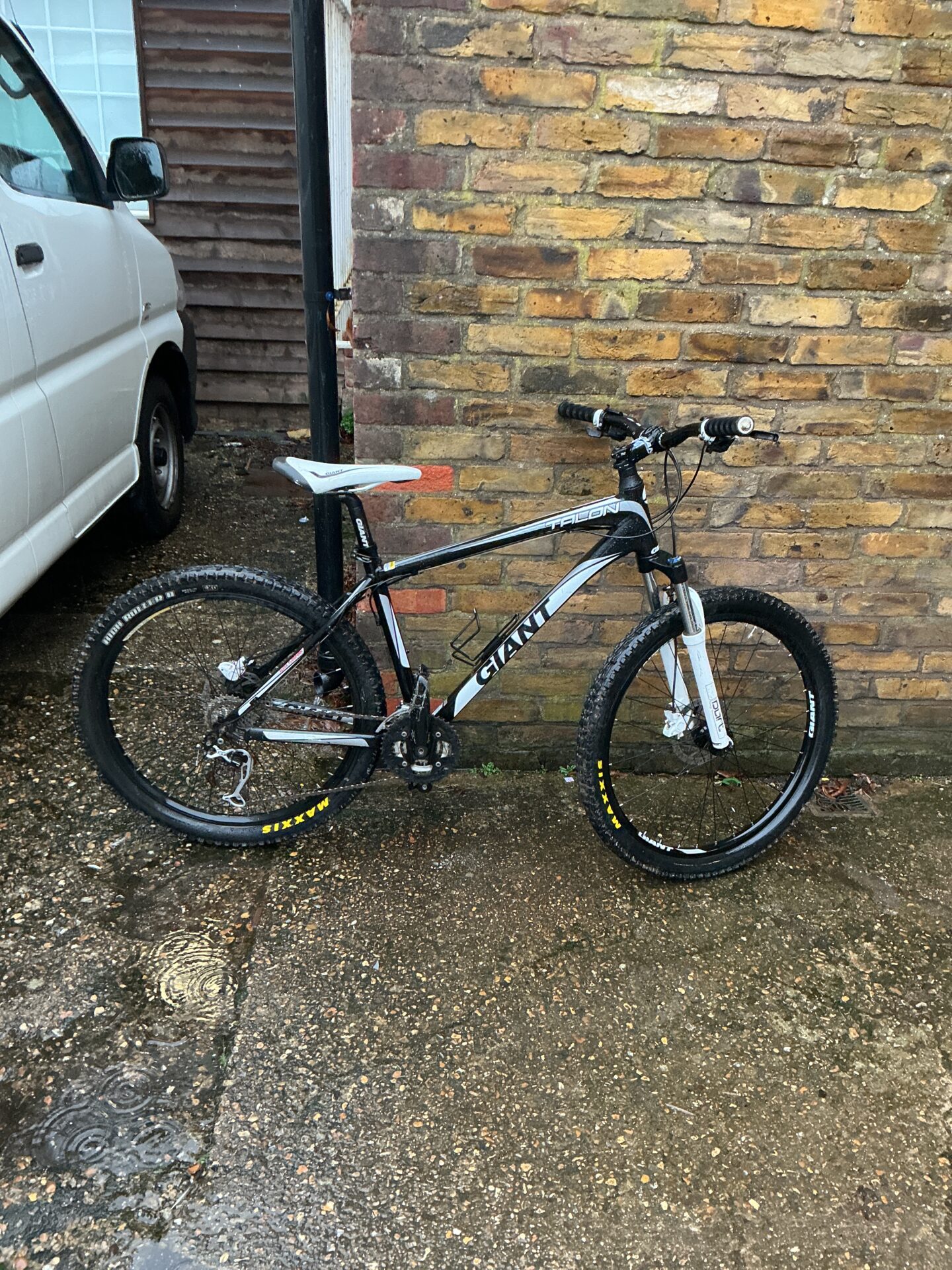 1112 Giant Talon Off Road Bike