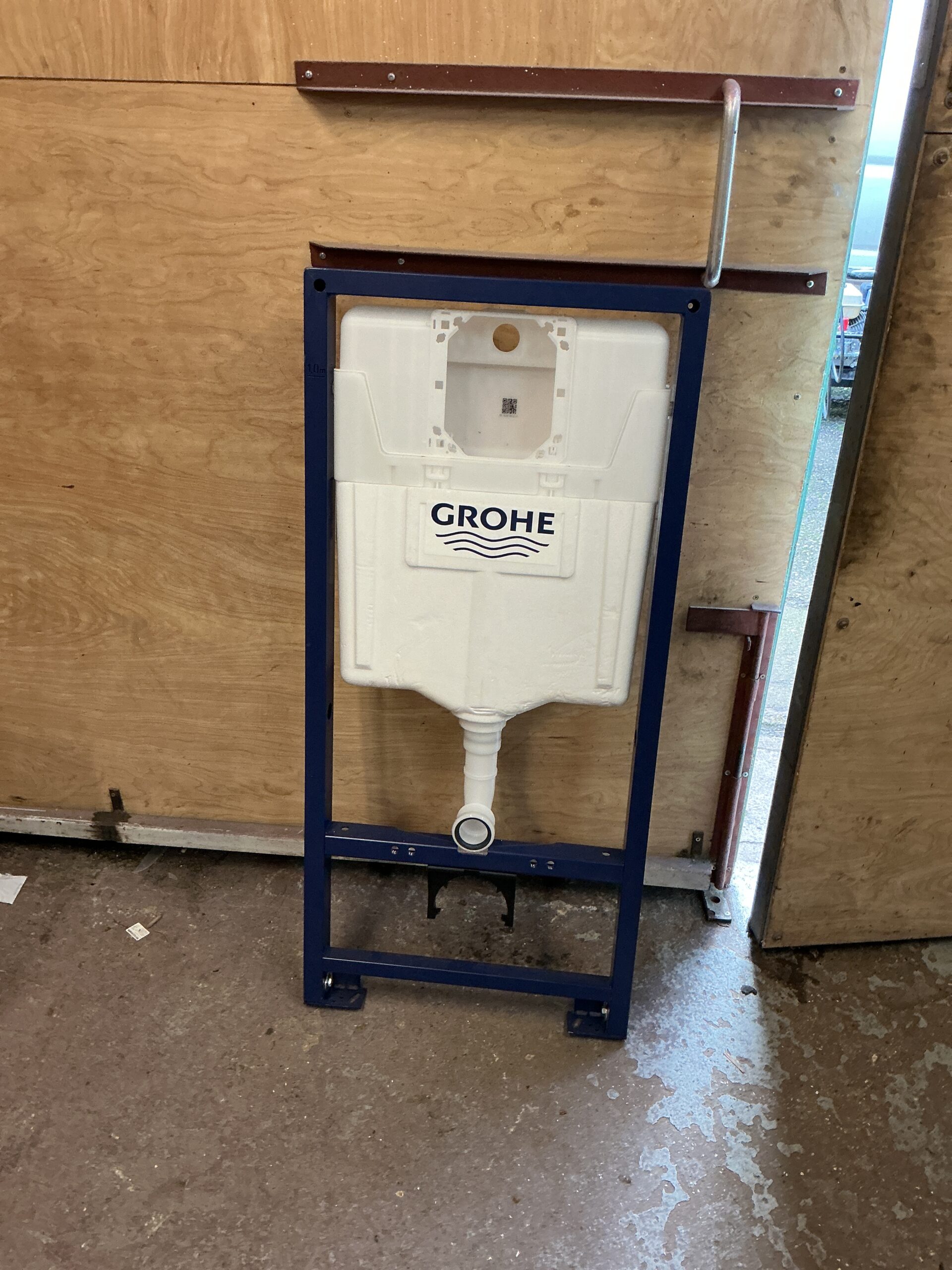 1172 Grohe Concealed WC Cistern Unit