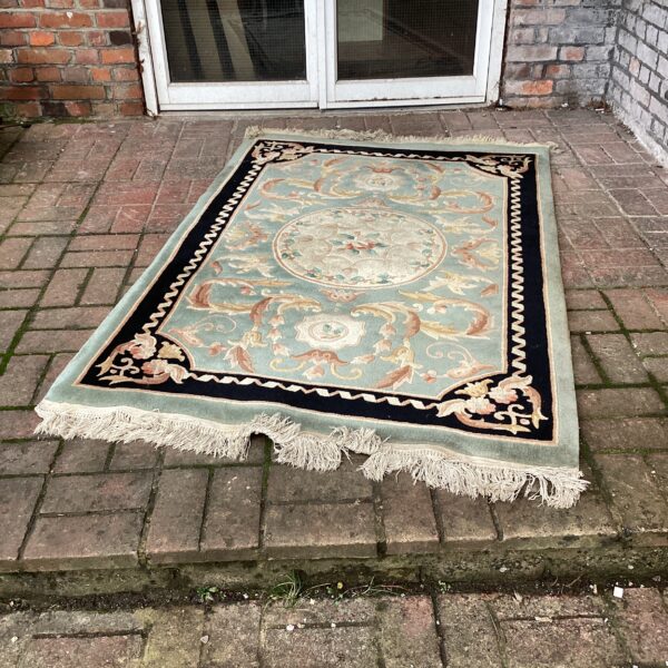 Green floral pattern rug approximately 4ft x 6ft