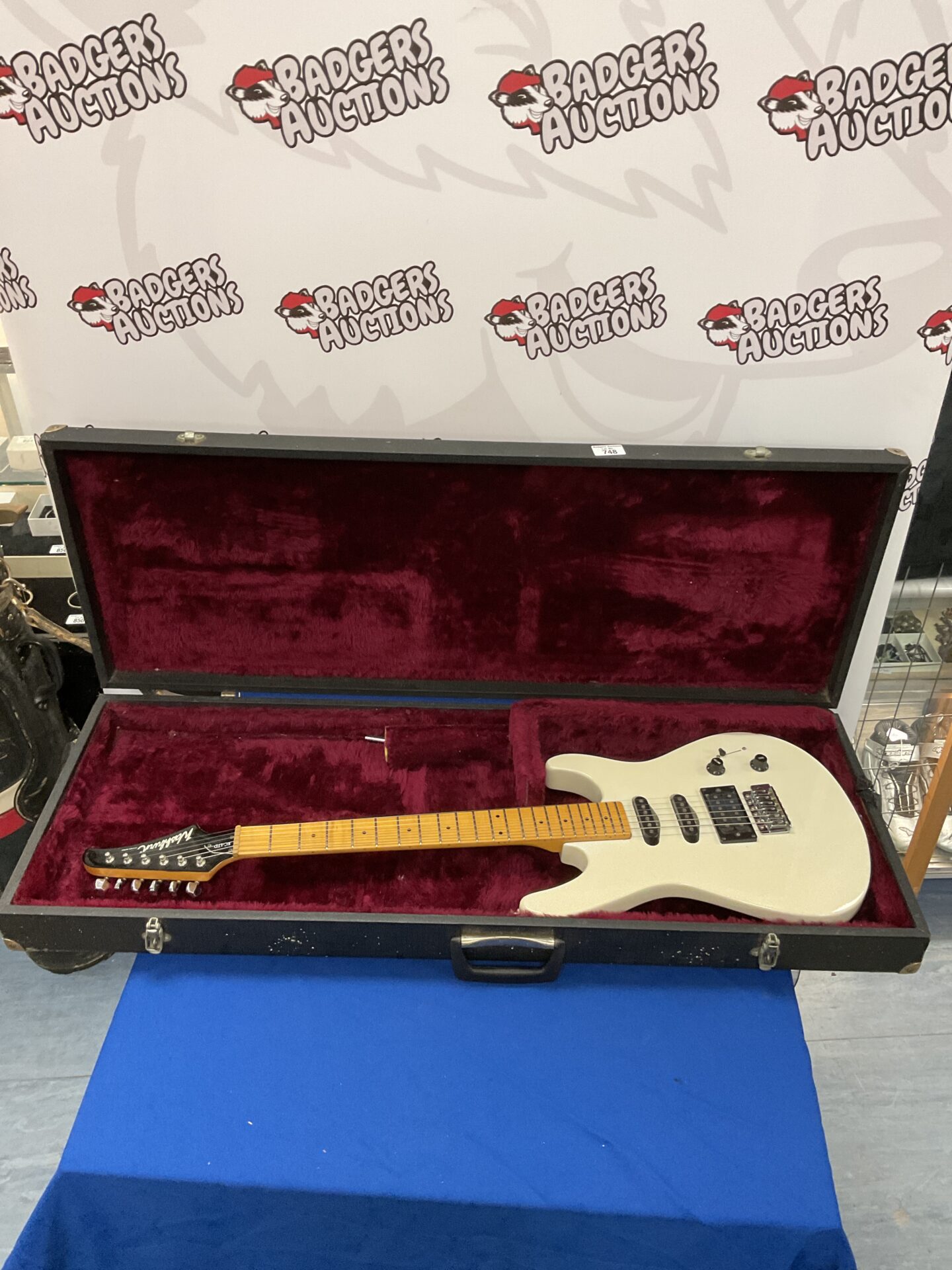 748 Washburn KC-LTD White electric guitar in hard case