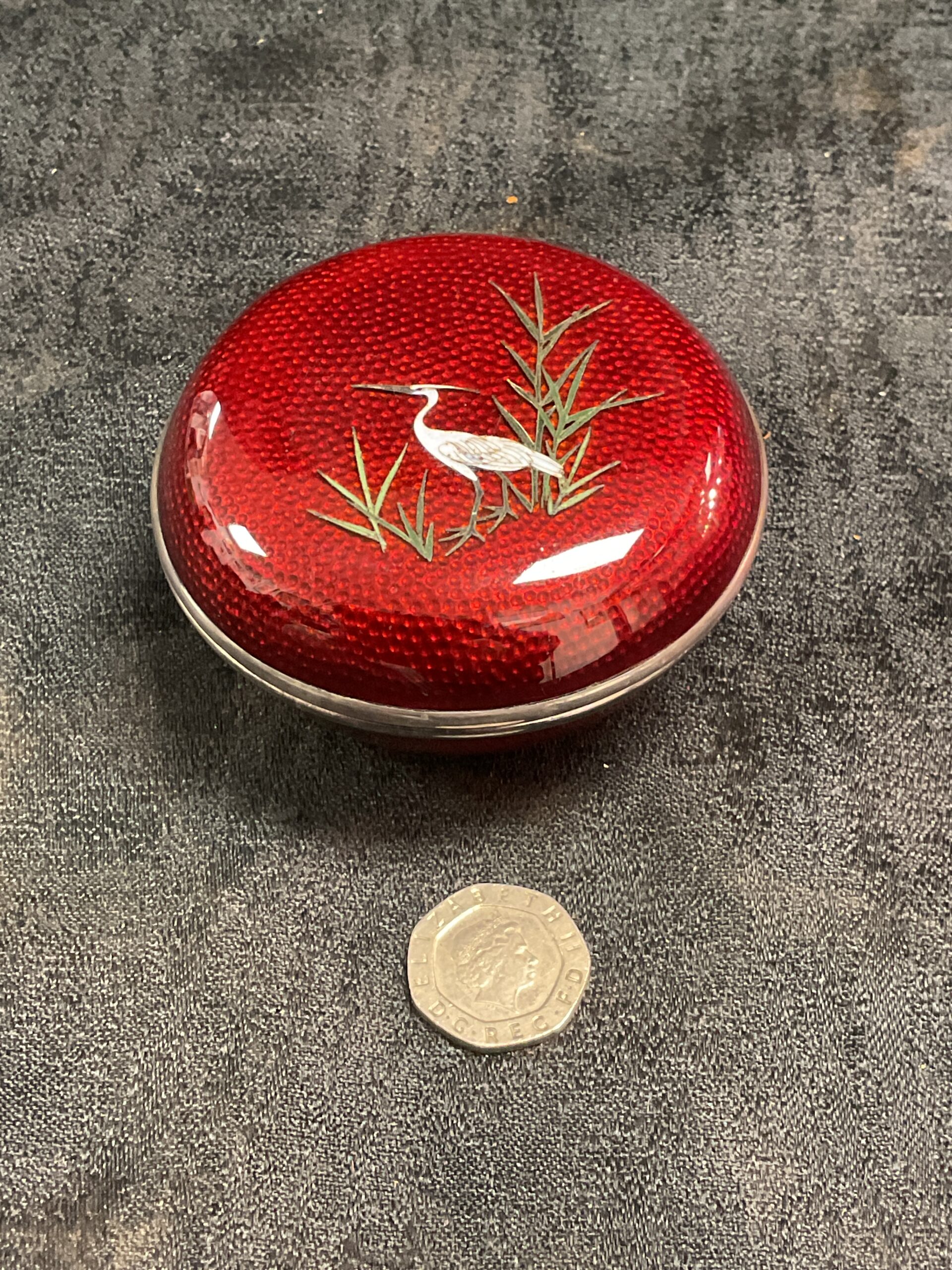 838 antique japanese sato red cloisonne enamel trinket pot with white crane Decoration