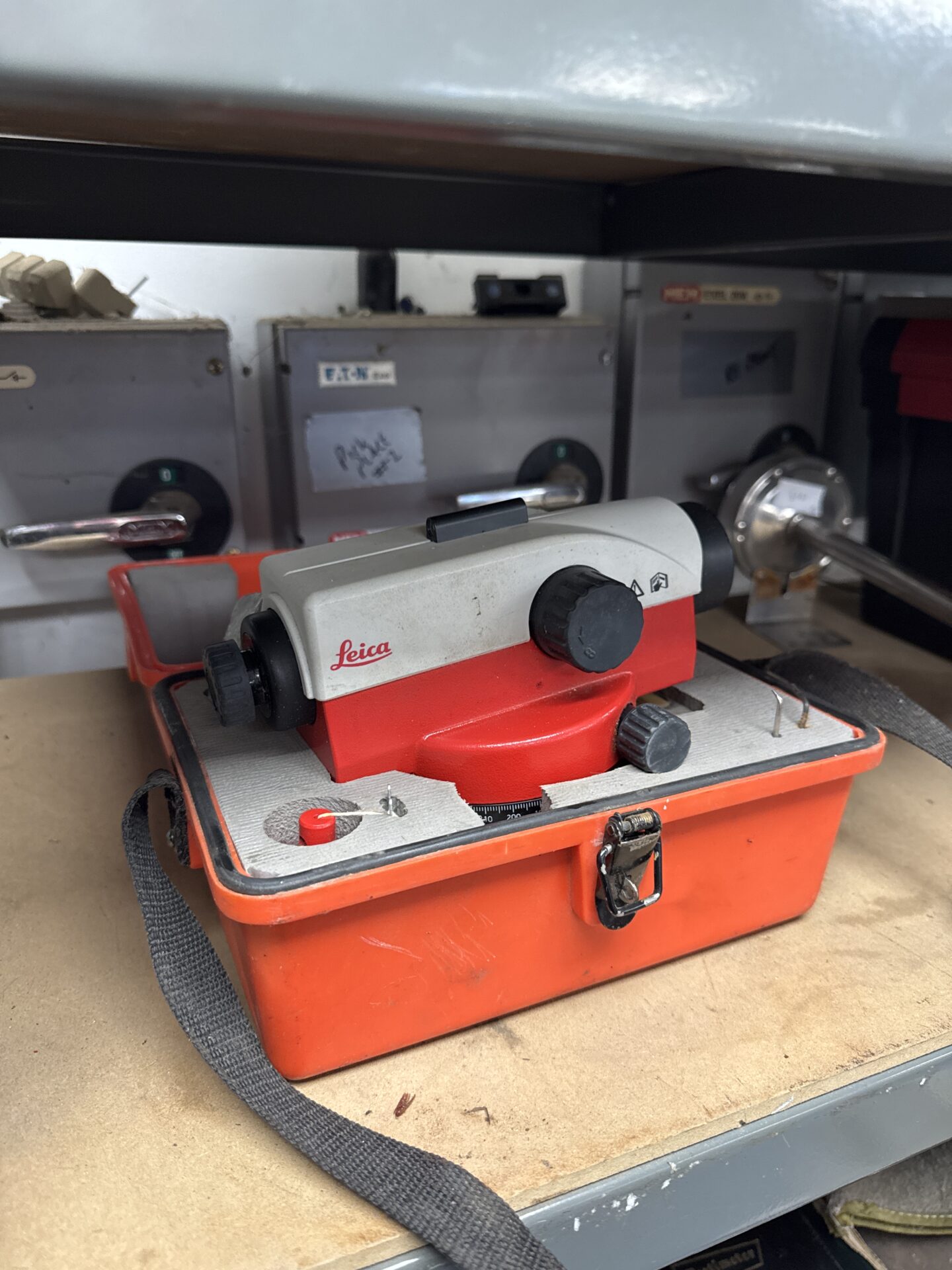 912 Leica basiclevel laser level untested