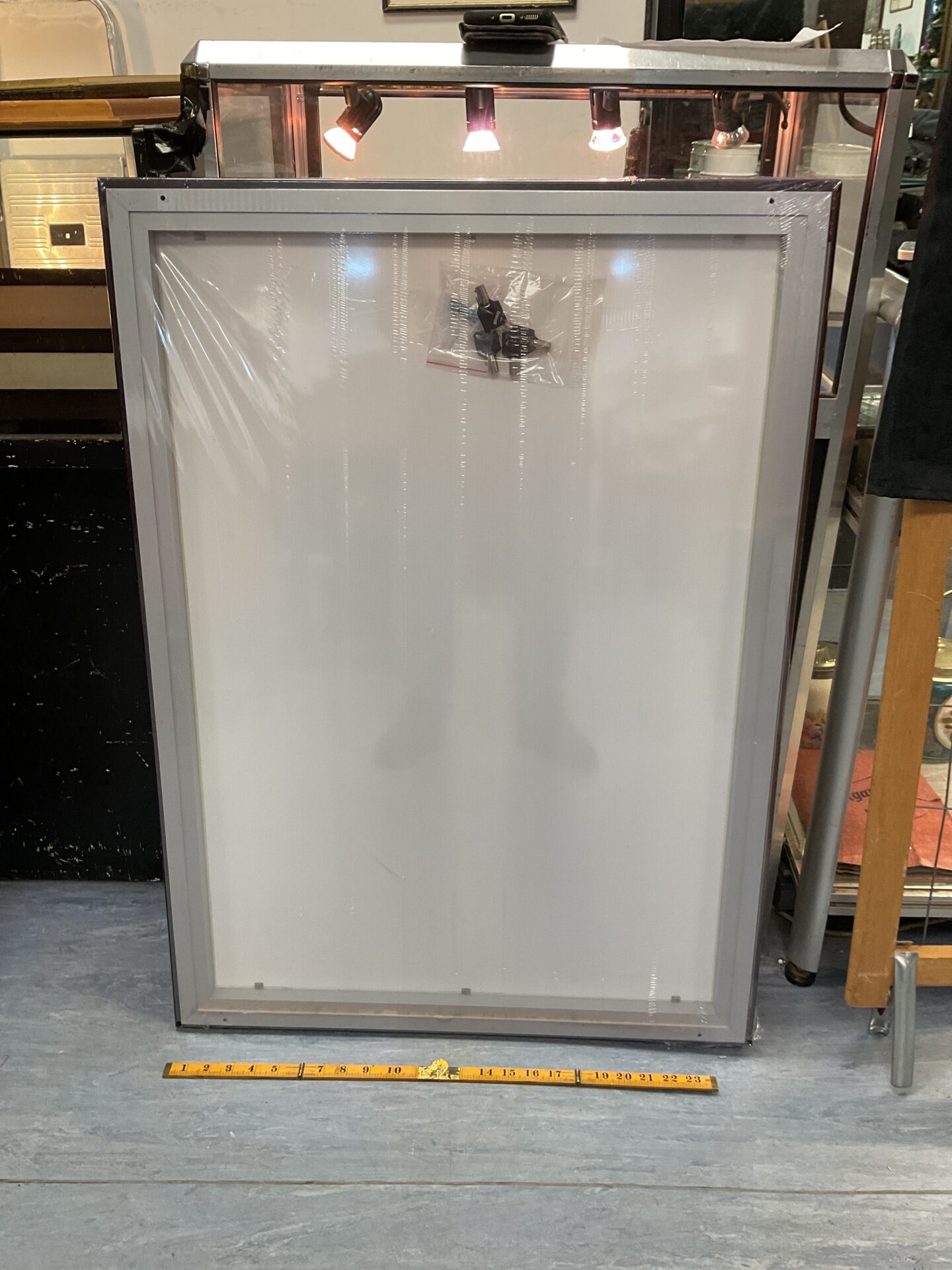 670 Two lockable notice boards 36“ x 26“