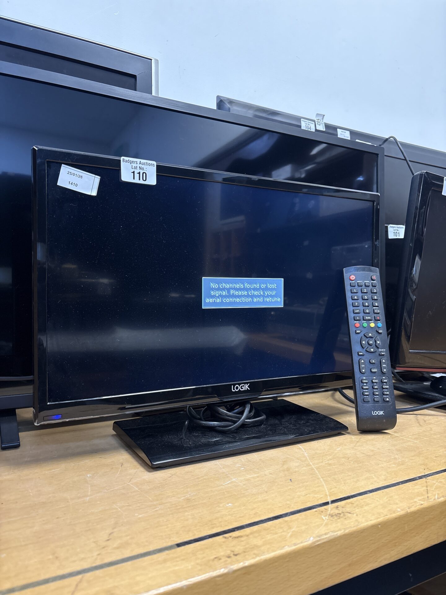 110 Logik 20inch HD LED LCD TV L20HE18 With Remote Powers On