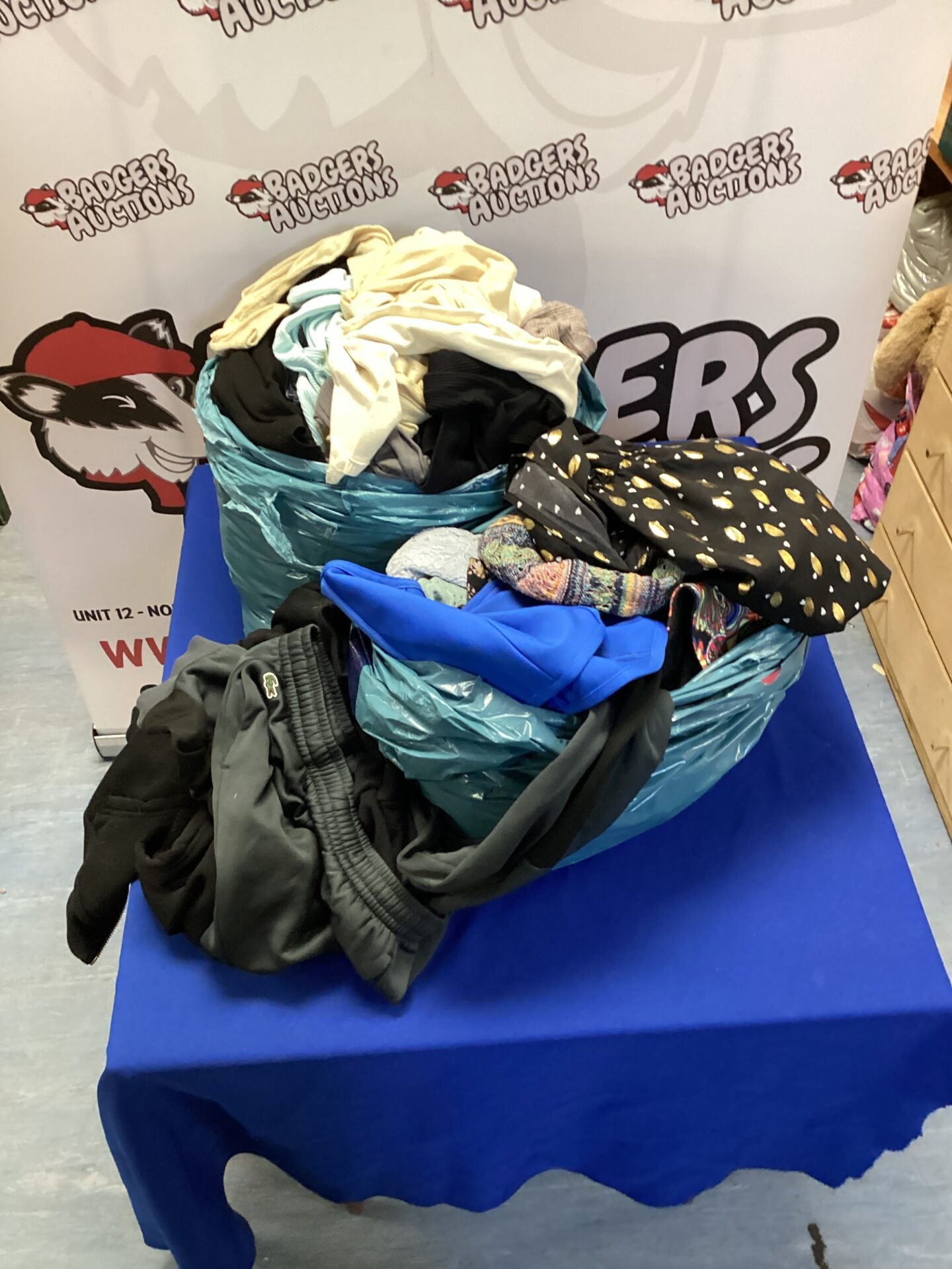 541 Two large bags of mixed clothing