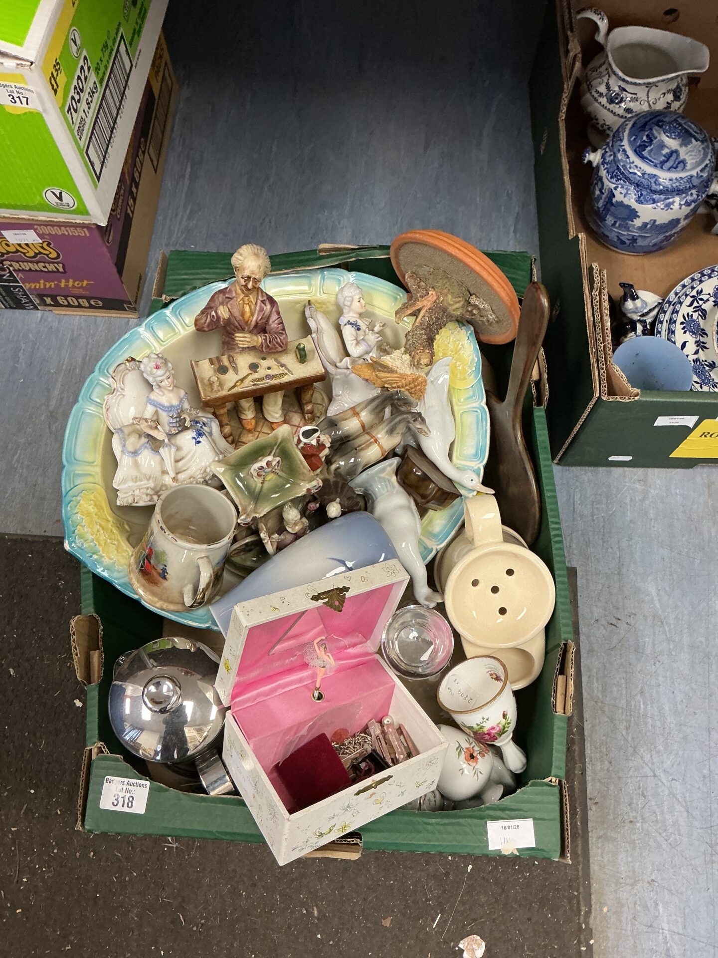 318 Large quantity of mixed items inc figurines etc