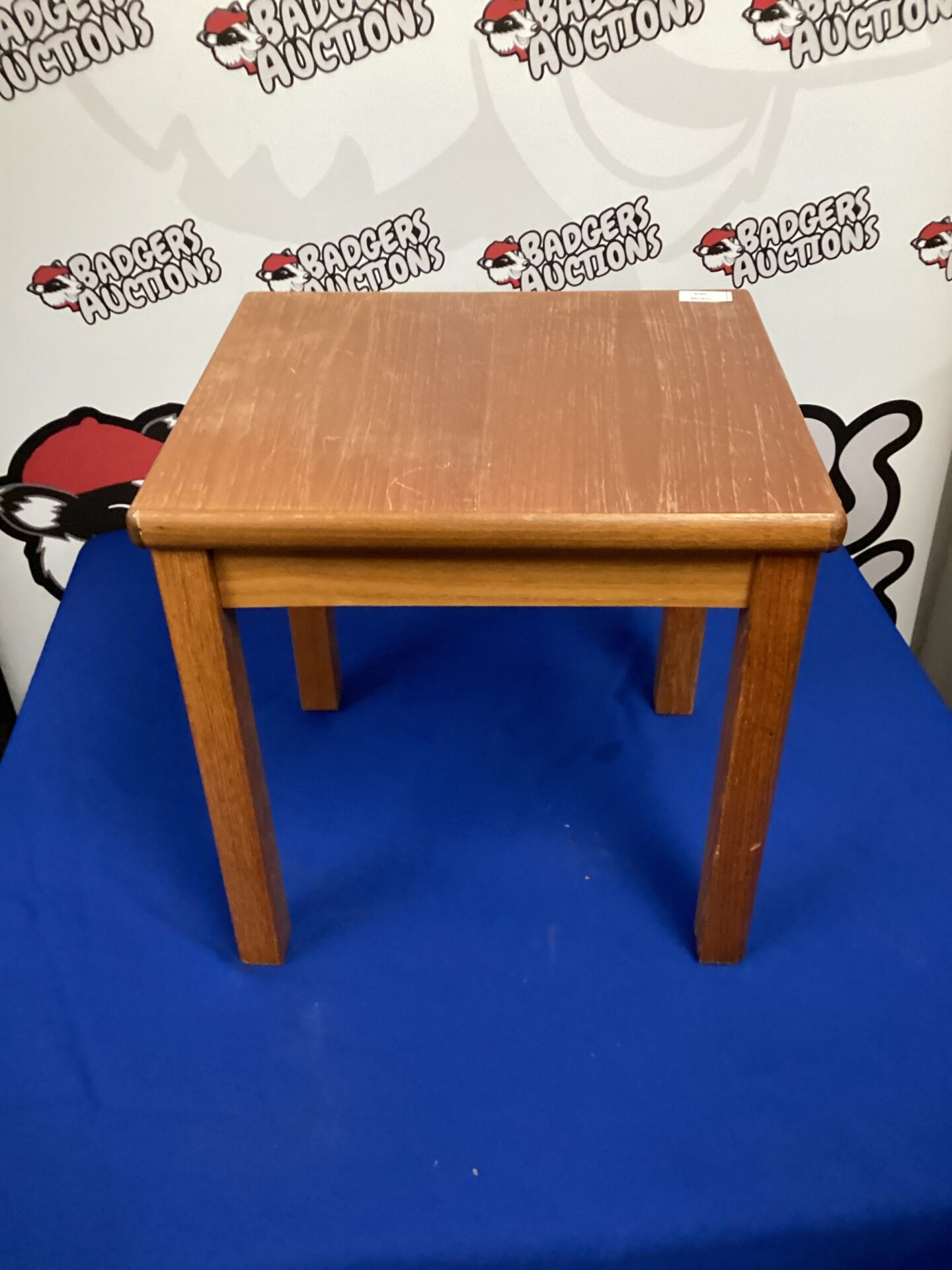 661 Small solid oak side table