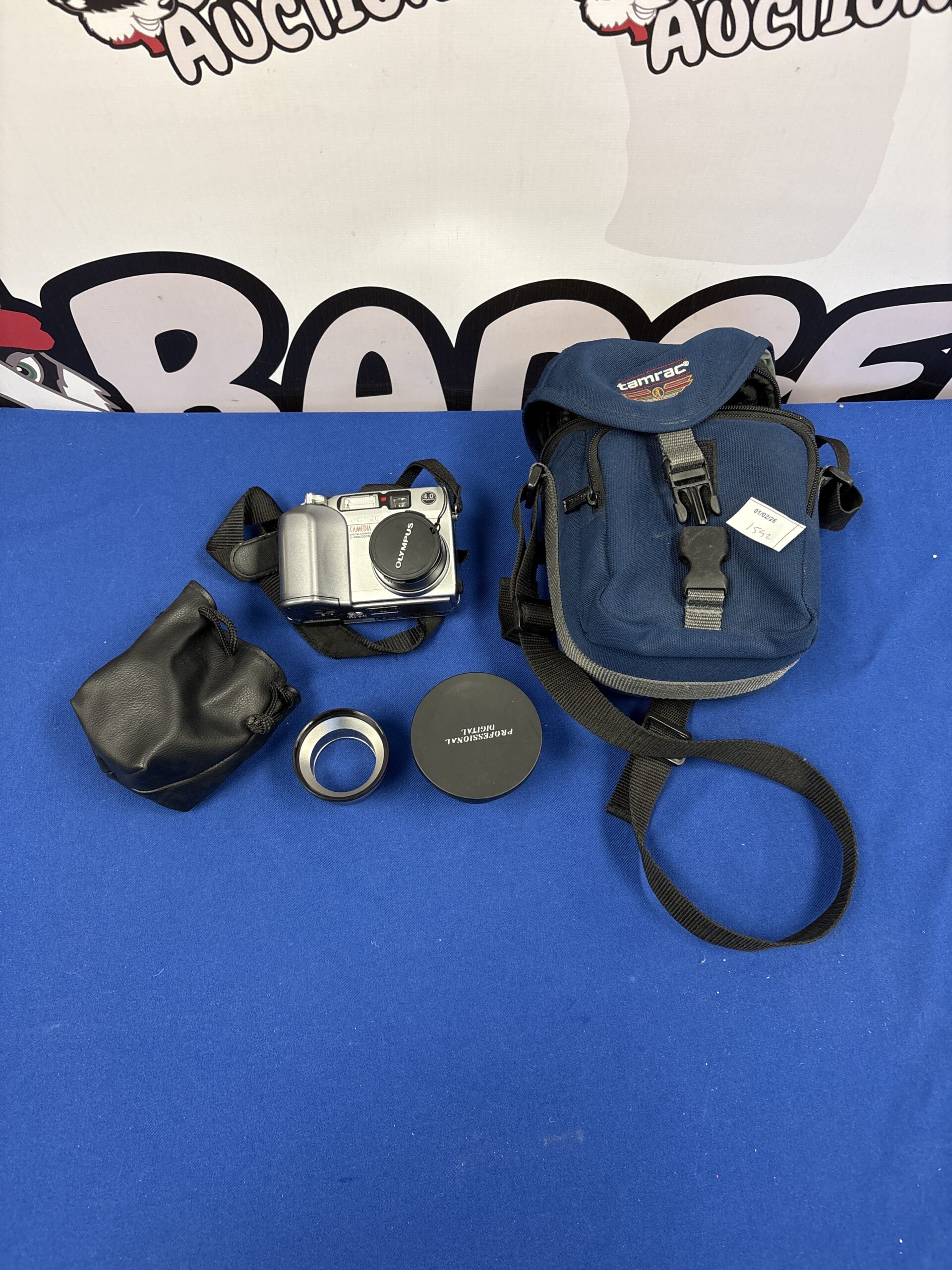 094 Olympus chlamydia C – 4000 Zoom digital camera in case with lenses