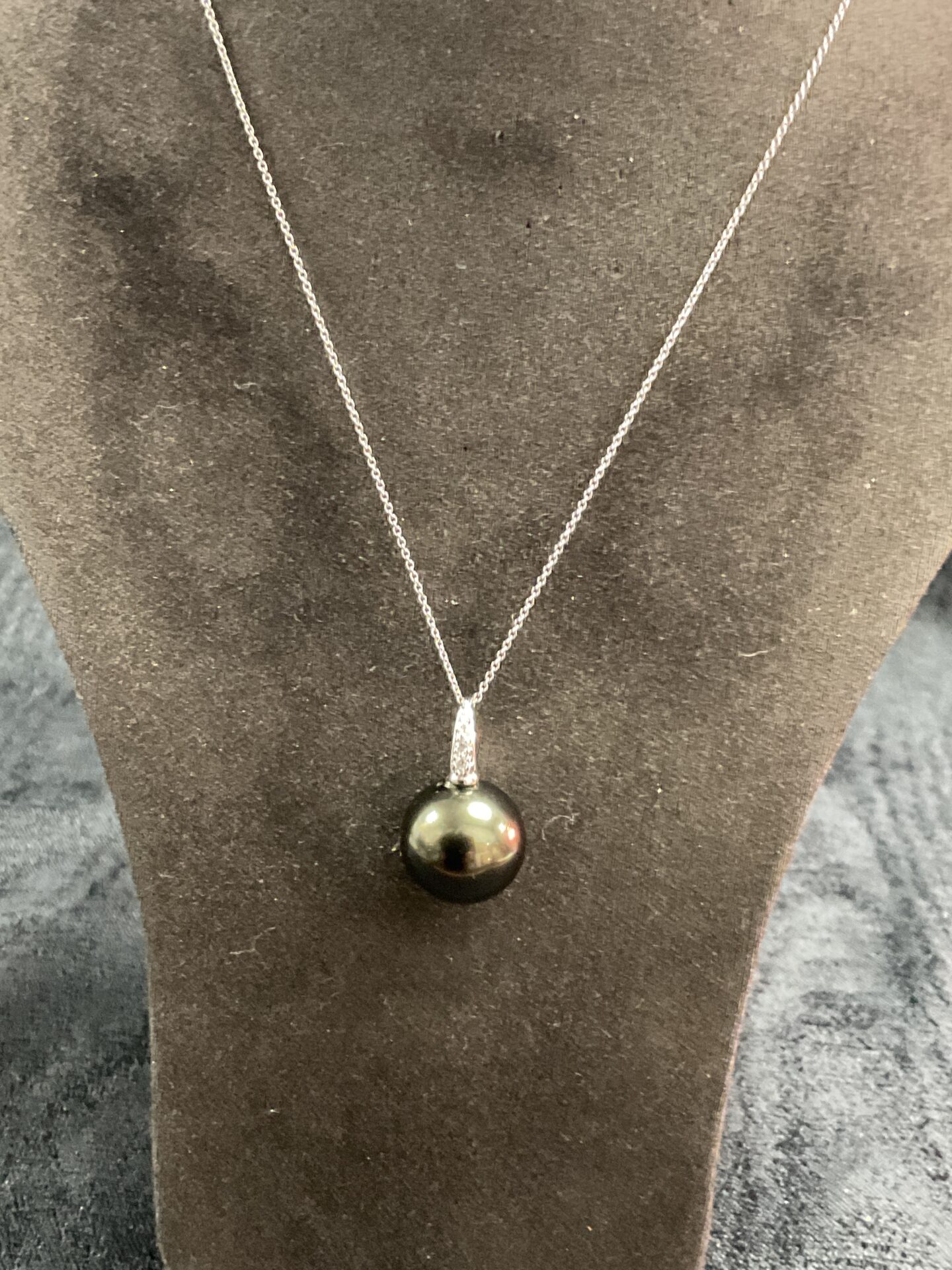 838 Pandora 925 silver faux black pearl with white stone pendant 16” necklace