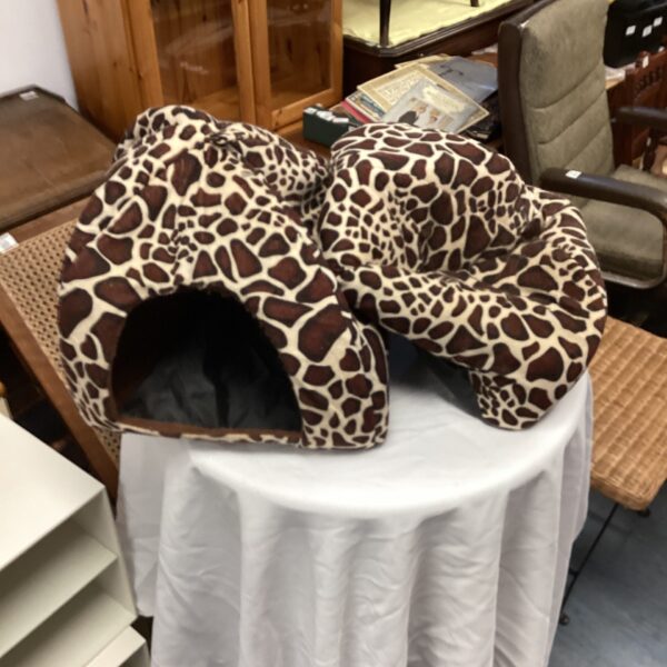 Patterned pet bed for cats and small dogs, cozy and plush.