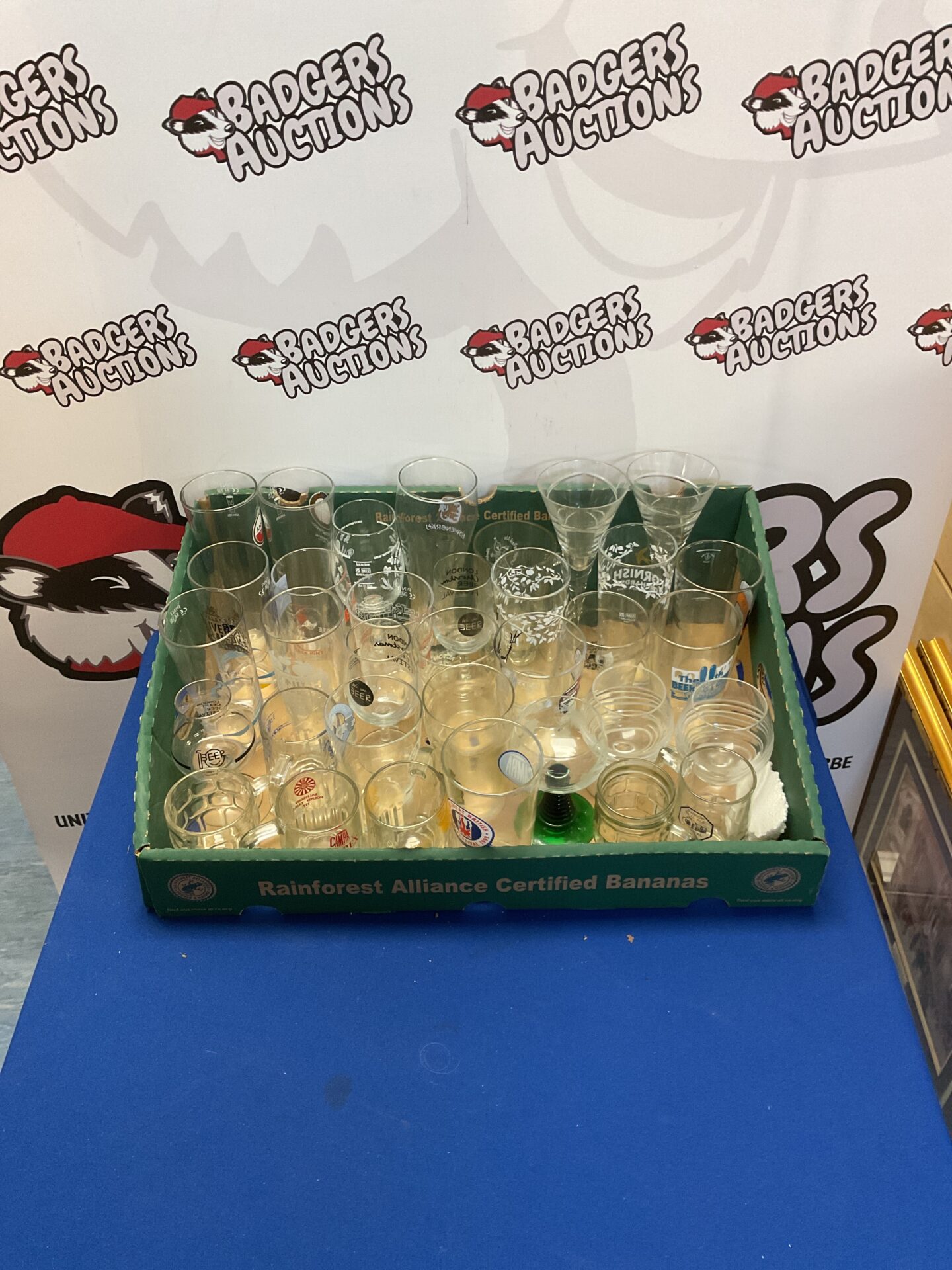 664 Assortment of mostly pint glasses