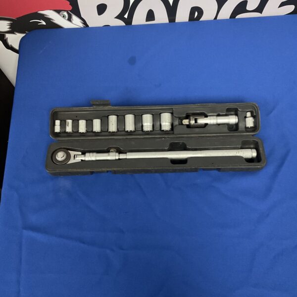 Chrome vanadium ratchet and socket set with pivot head.