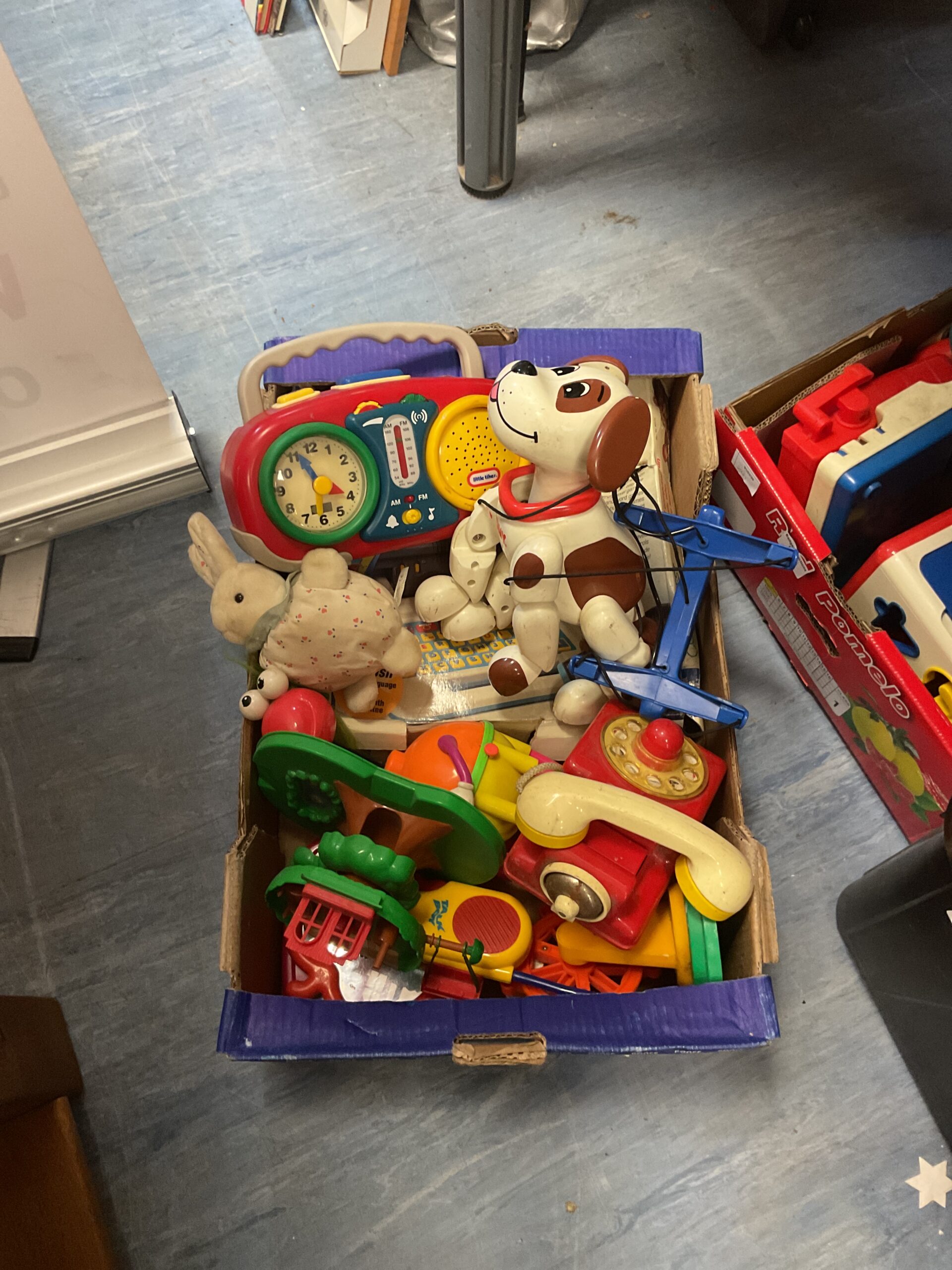 446 Box of retro toys incl. Tomy dog, Little Tikes, Bolters, Comquest Junior