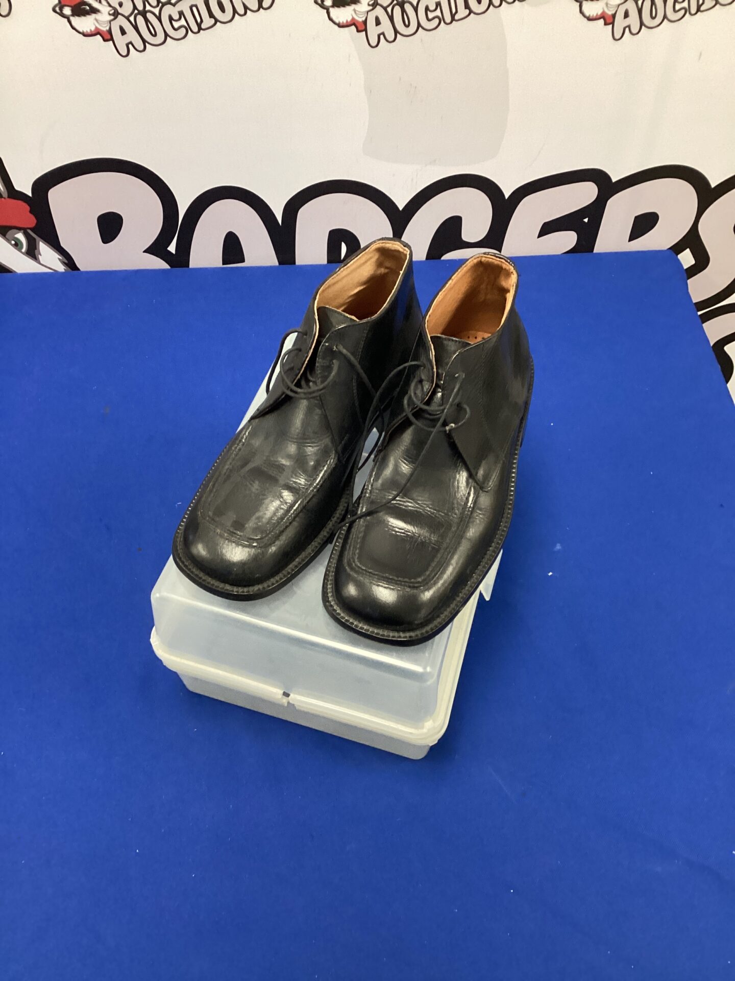 554 Pair of high ankle black leather shoes by RS size 39