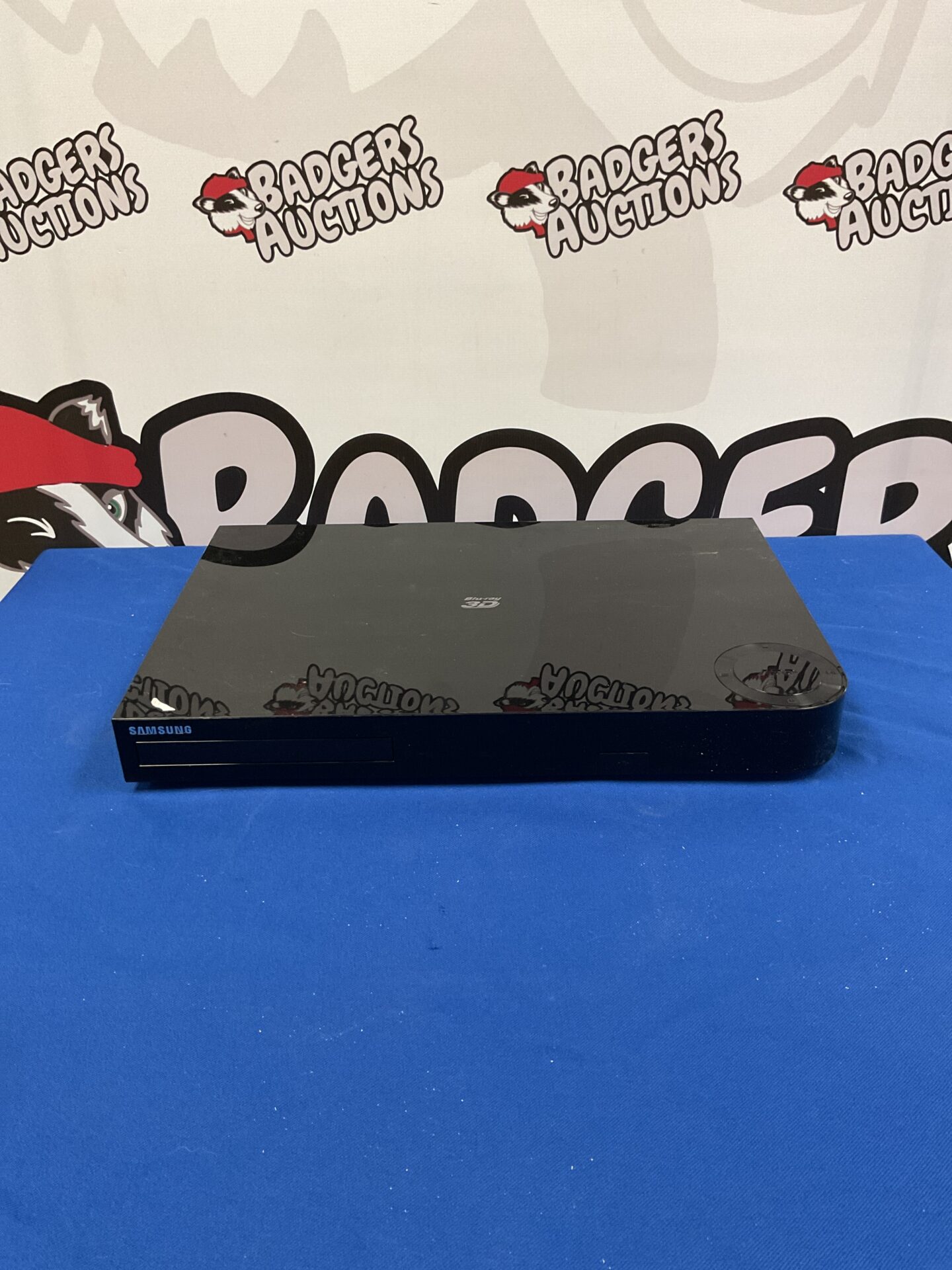 154 Samsung BD-H8500M Bluray player