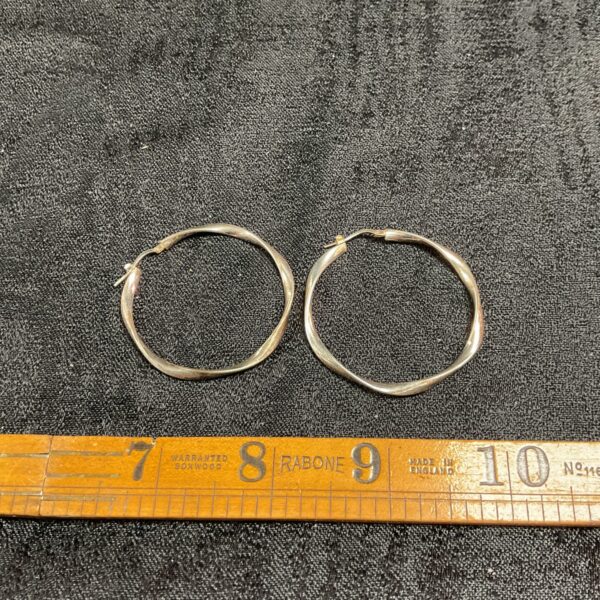 Classic 925 silver hoop earrings, minimalist jewellery.