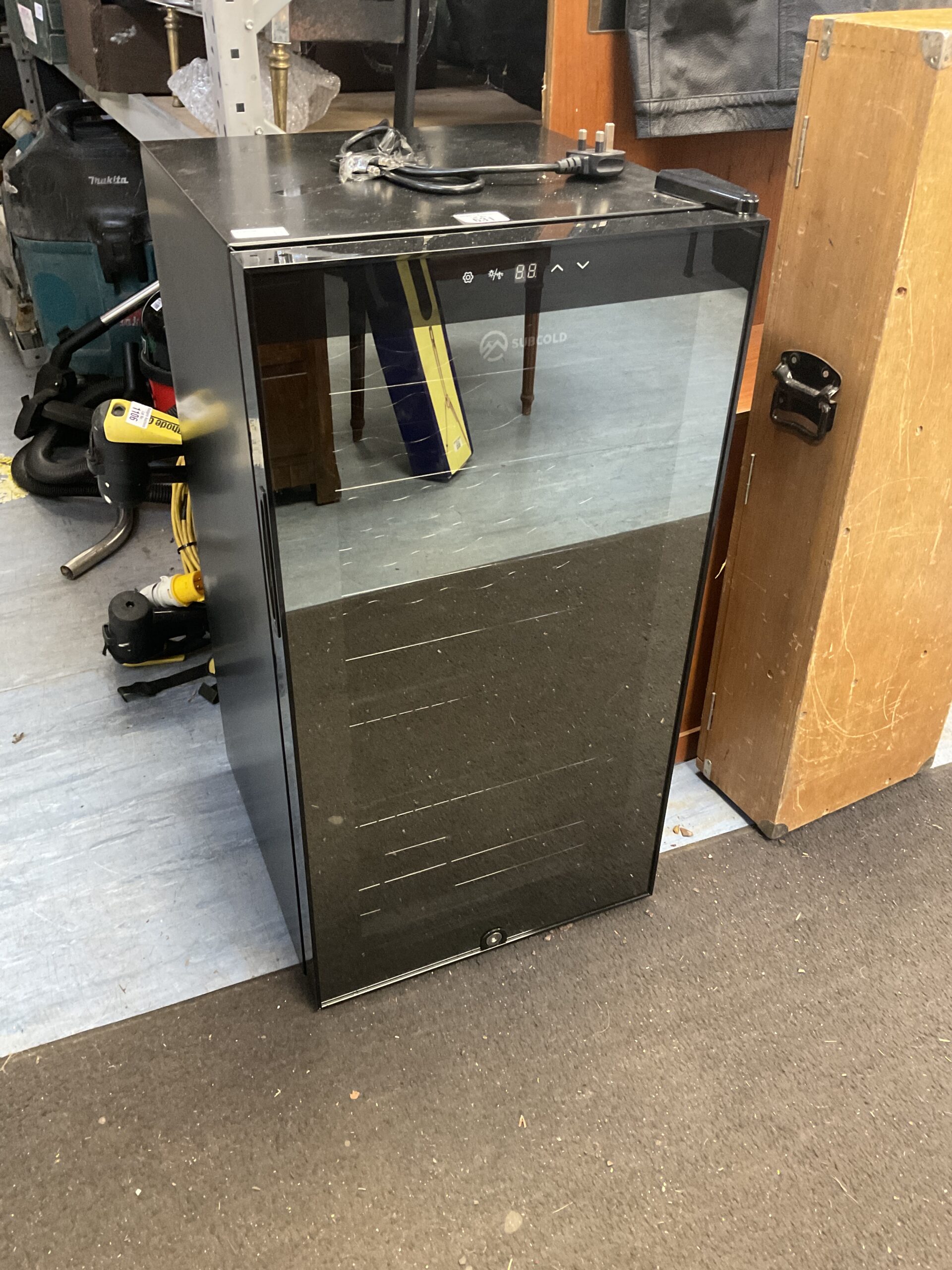 631 Subcold locking wine chiller cabinet with keys untested