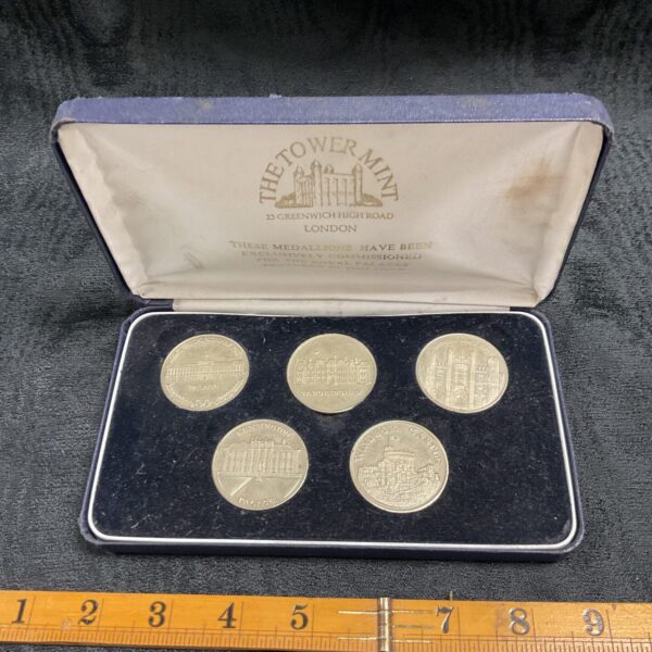 Tower Mint Royal Palaces medallion set in presentation box.