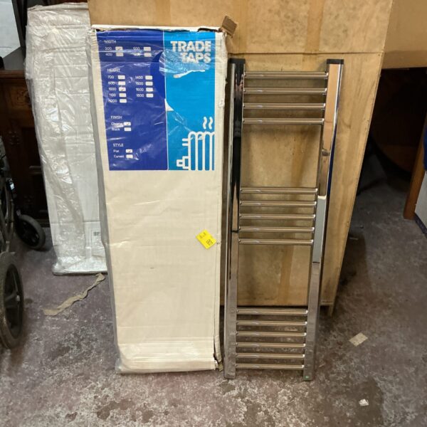 Chrome ladder rail by Trade Taps, 1000mm long, for bathroom heating.