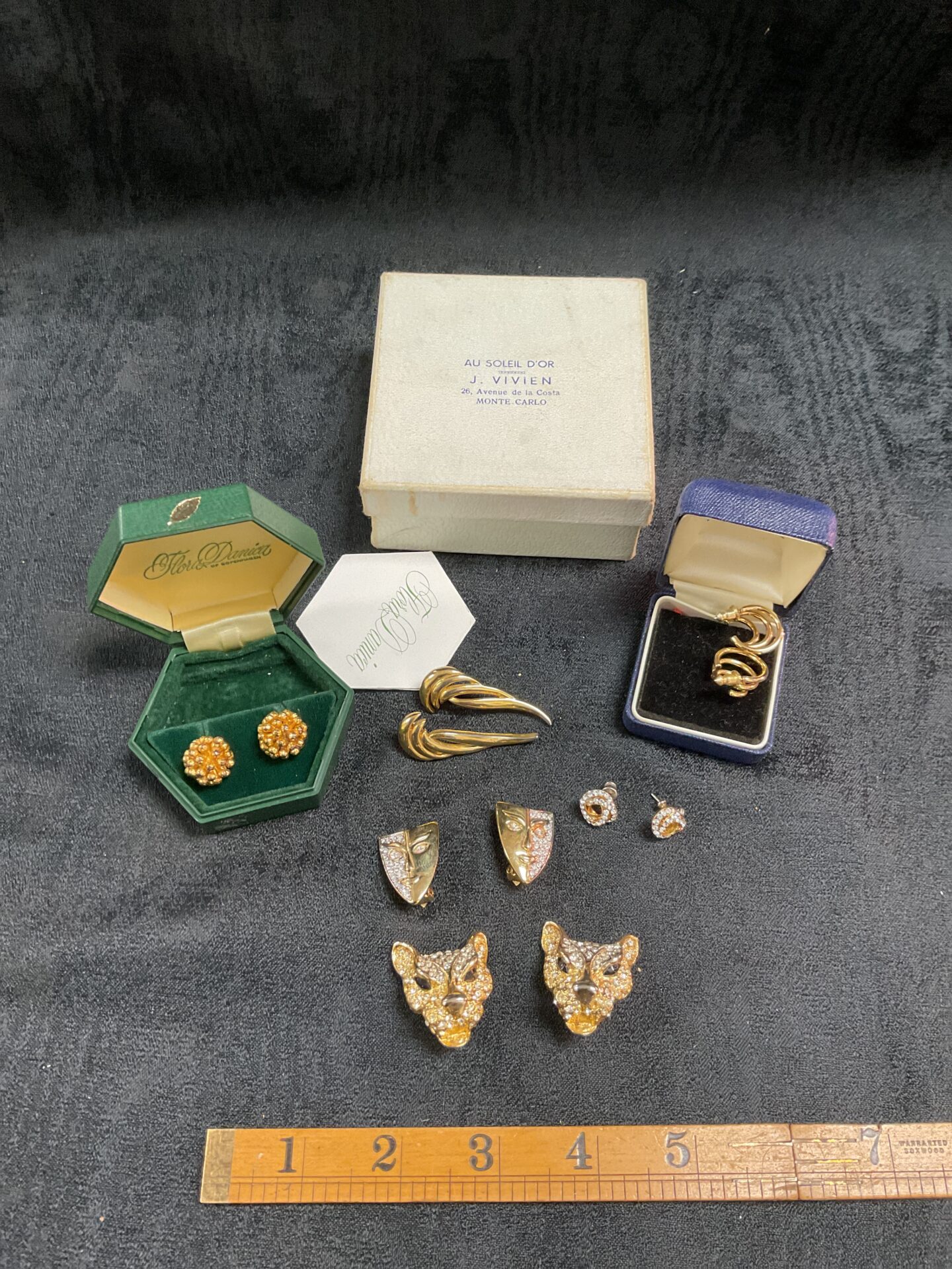 787 Six pairs costume jewellery earrings