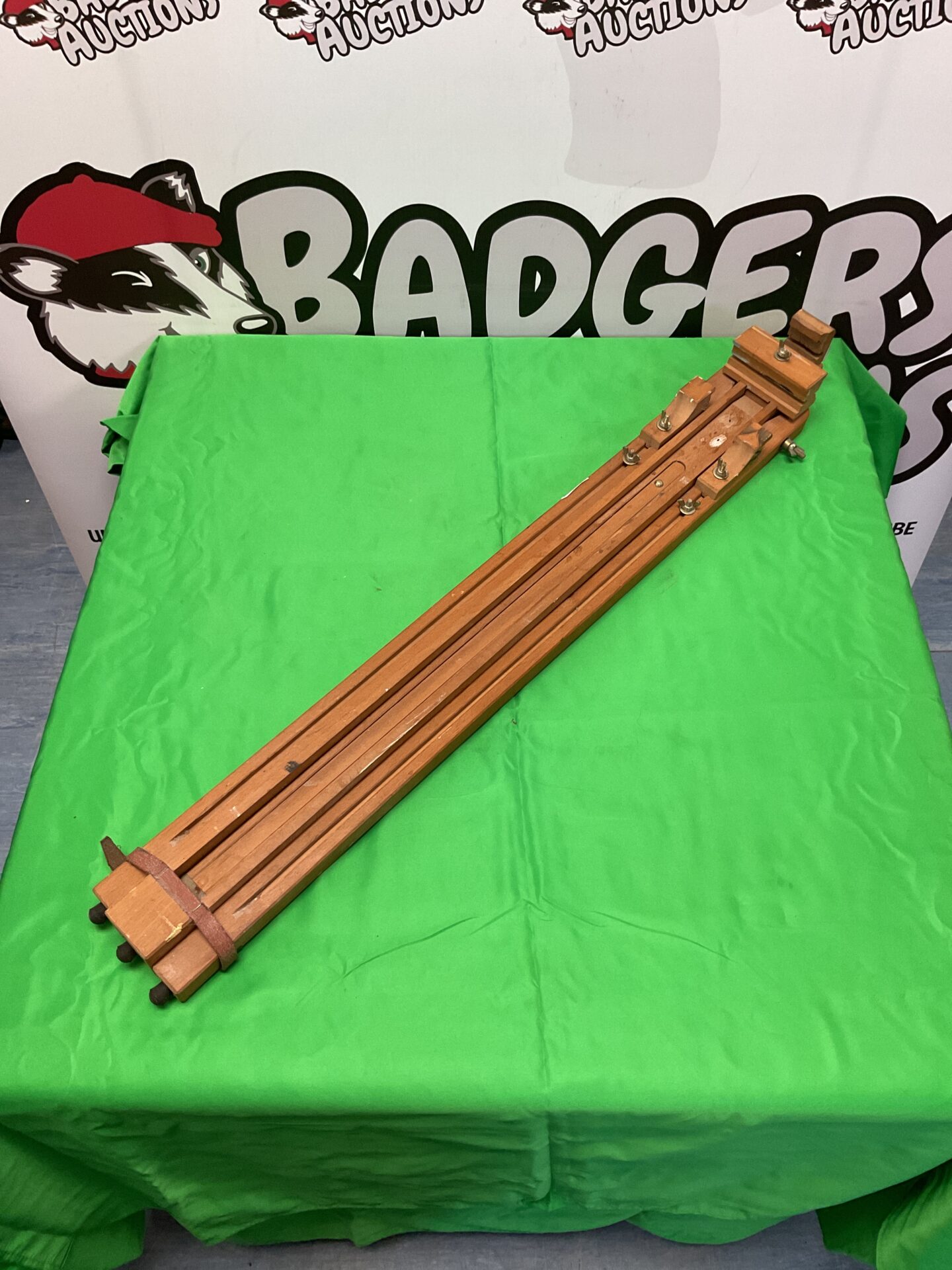 043 Folding wooden artists easel
