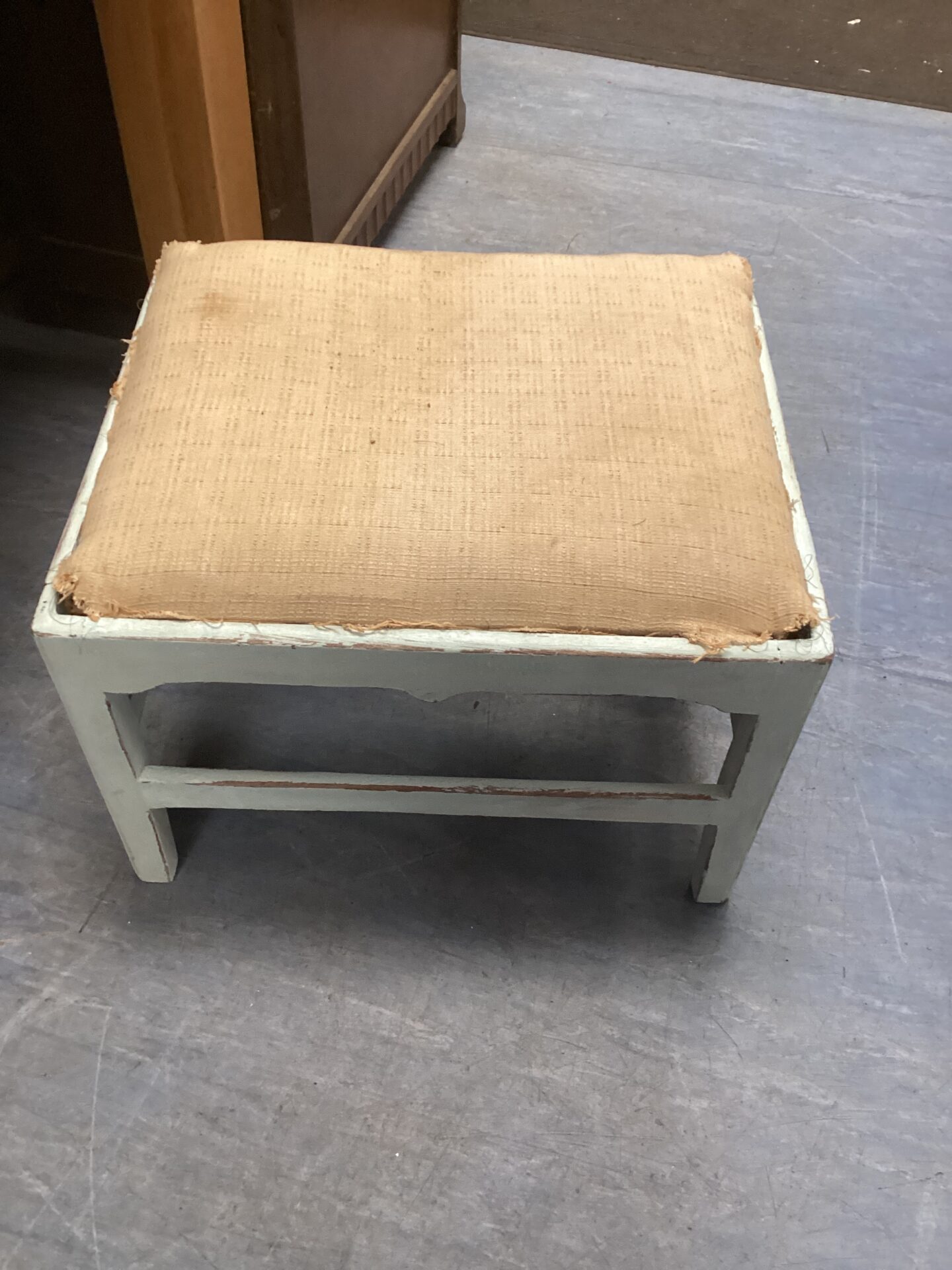 572 Vintage hand painted stall for restoration