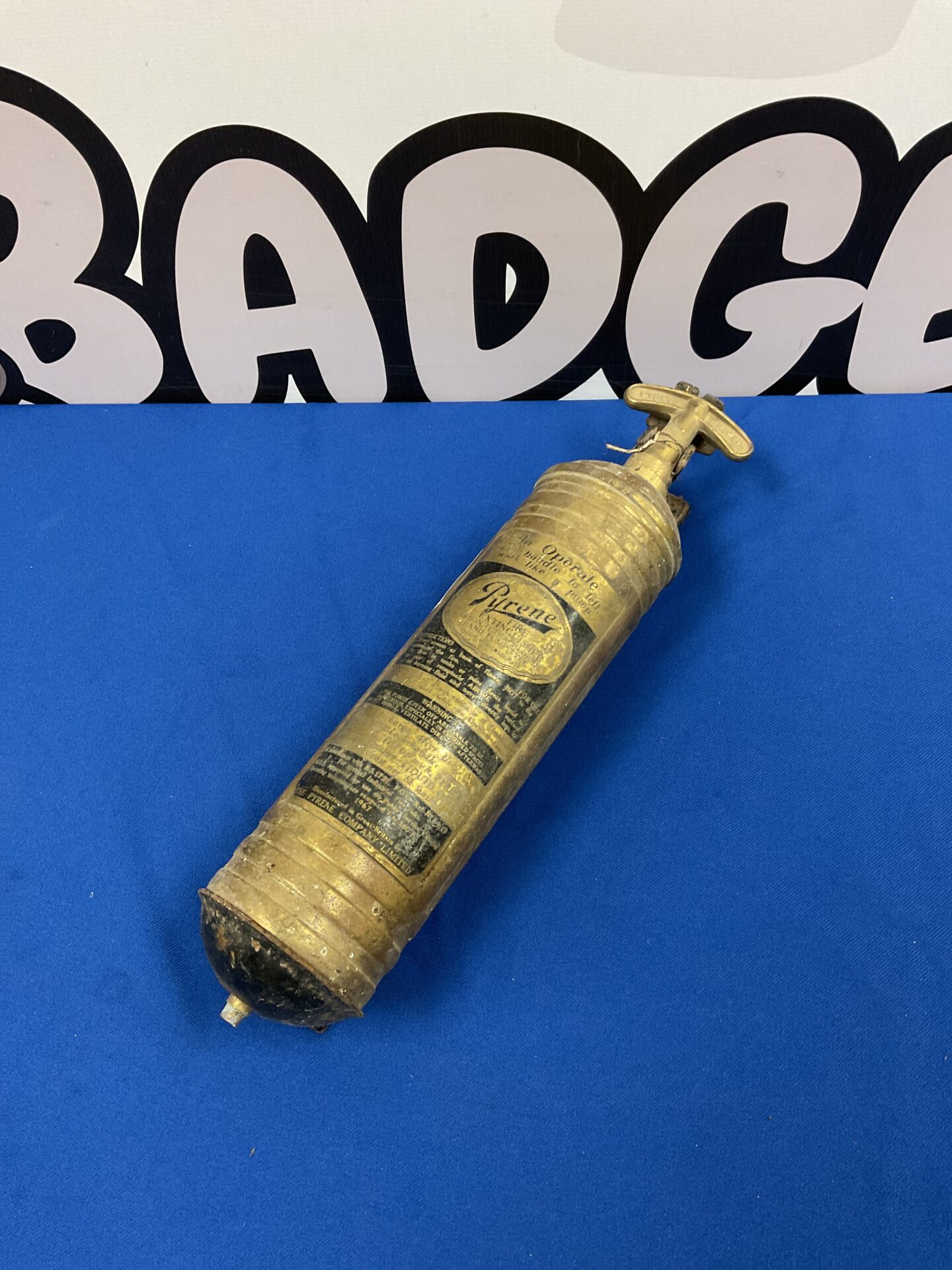 009 Vintage classic car pyrene fire extinguisher