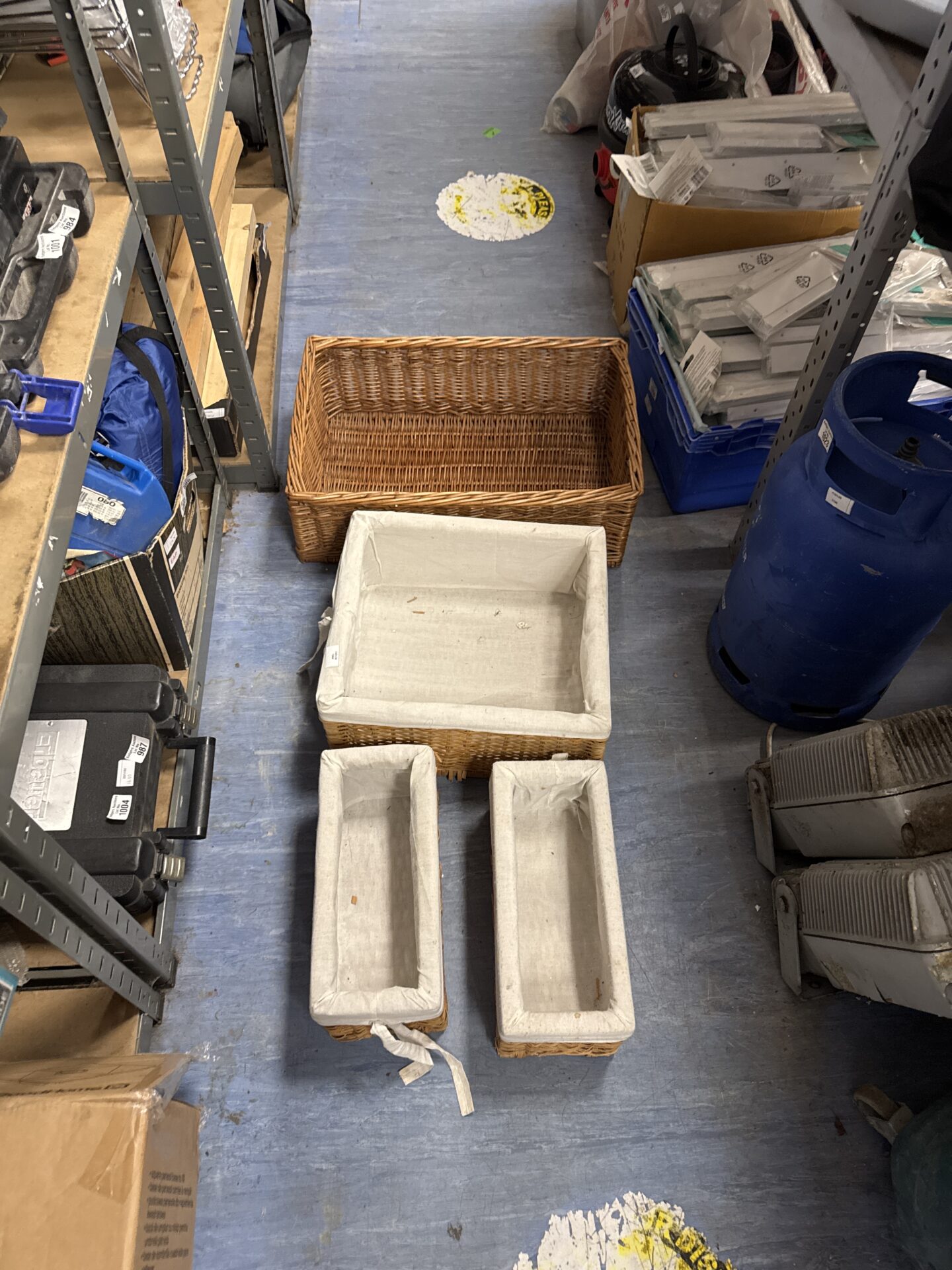 976 Four assorted wicker baskets