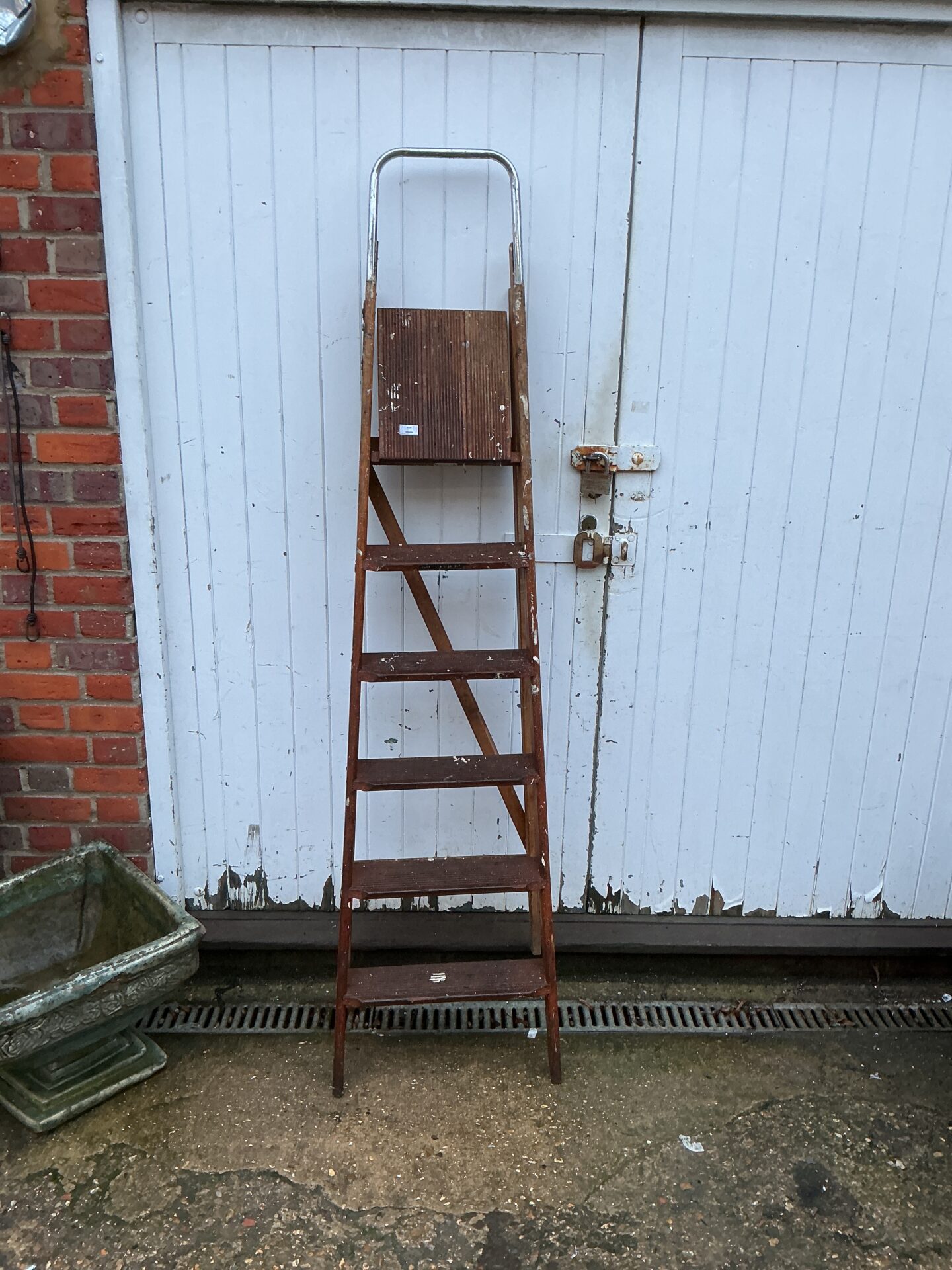 1250 6’ Wooden Step ladder